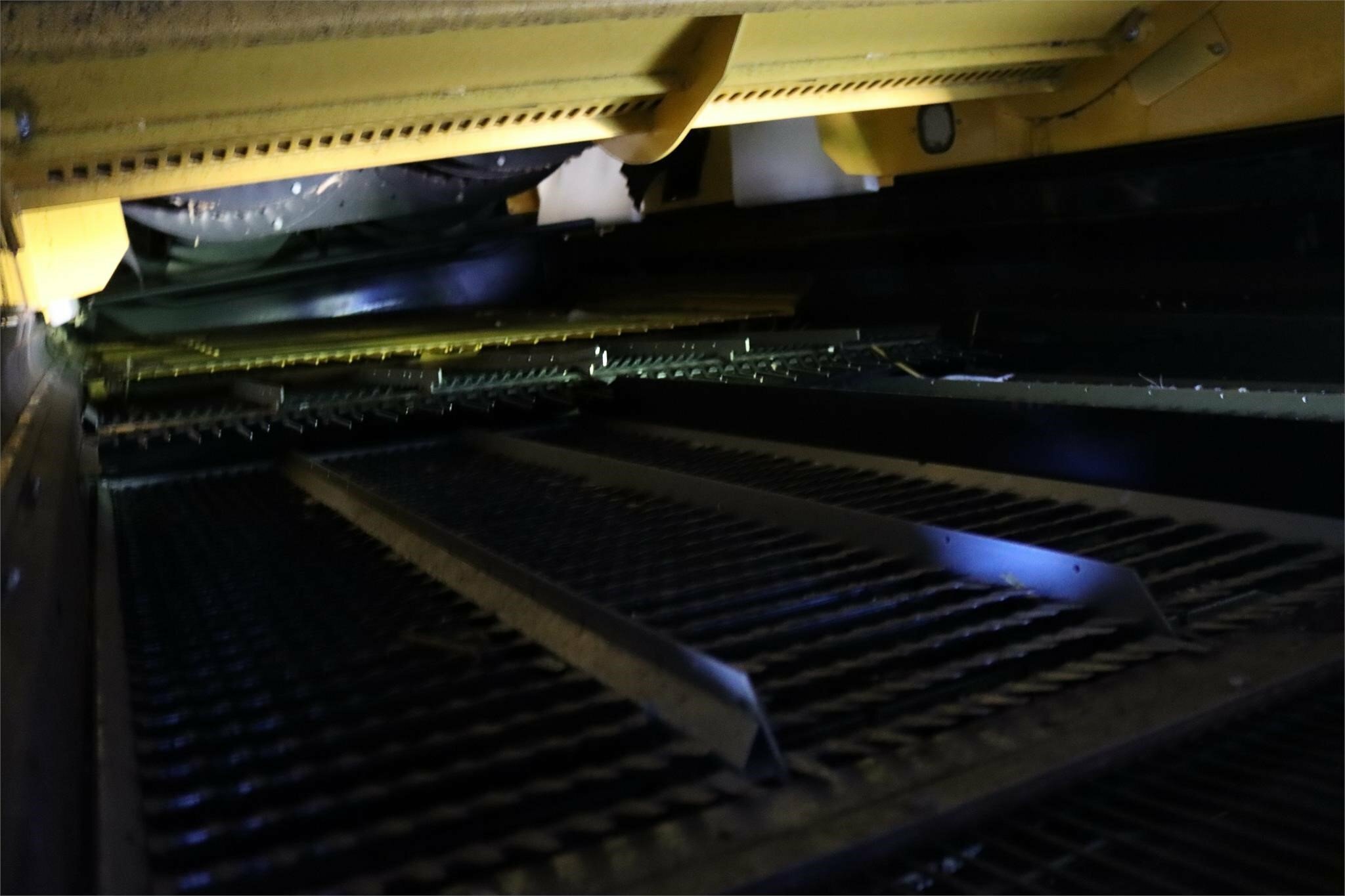 2020 New Holland CR8.90 Combine