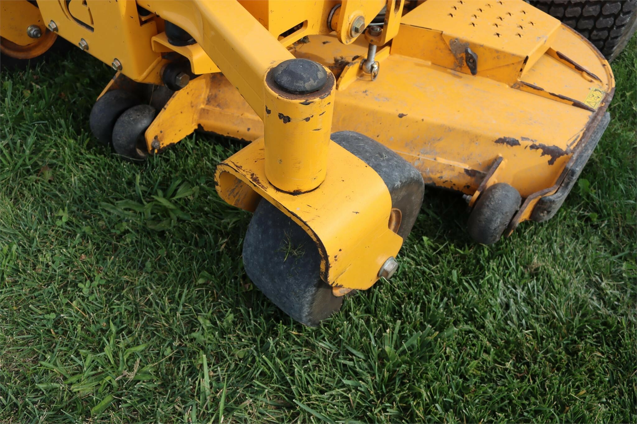 2016 Cub Cadet PRO Z 760L KW Lawn Mower