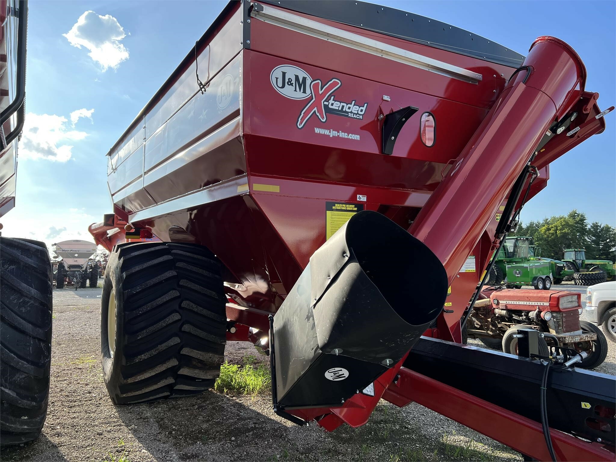 2026 J&M 1112 Grain Cart