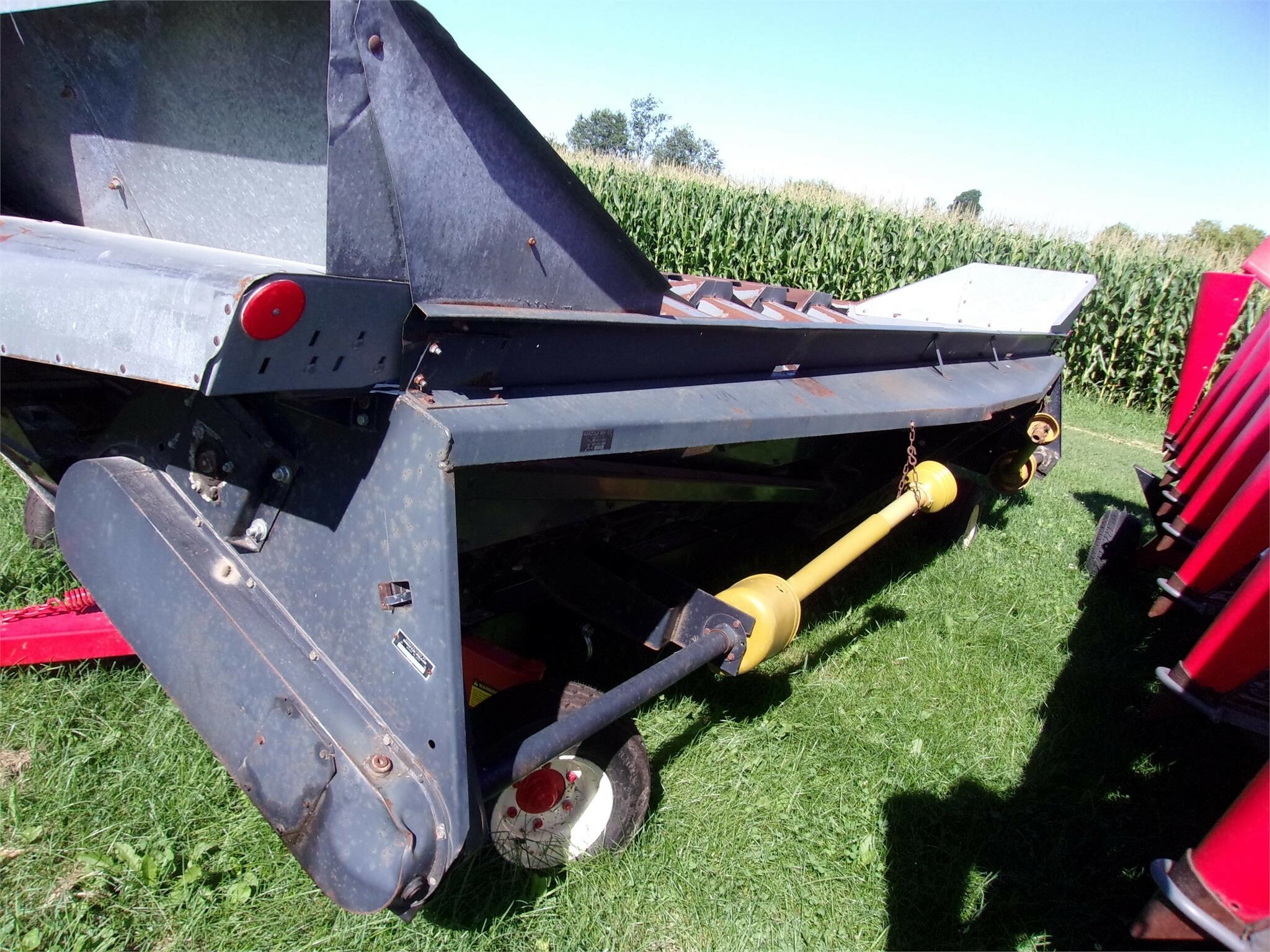  Gleaner R830 Corn Head