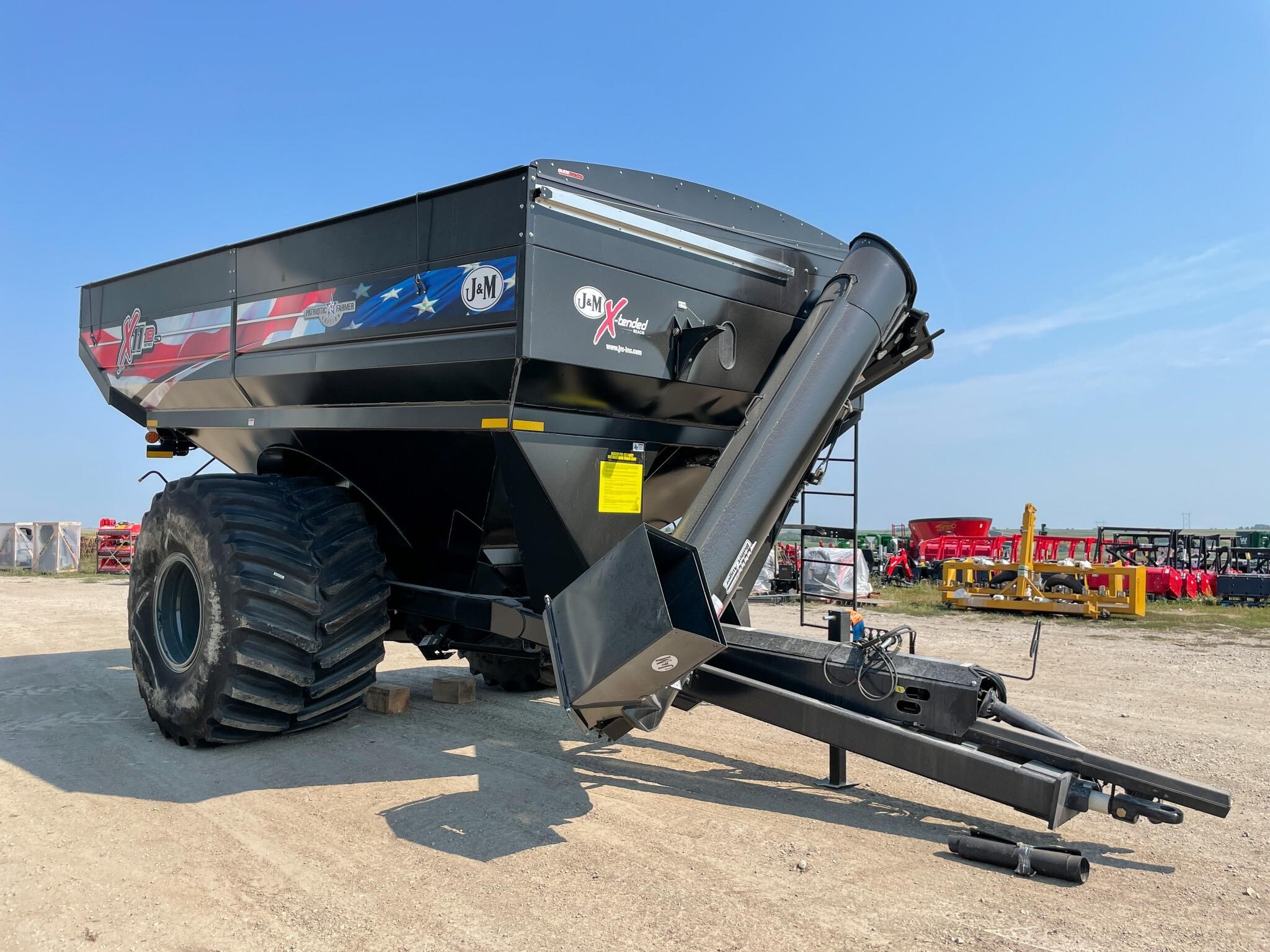 2026 J&M 1112 Grain Cart
