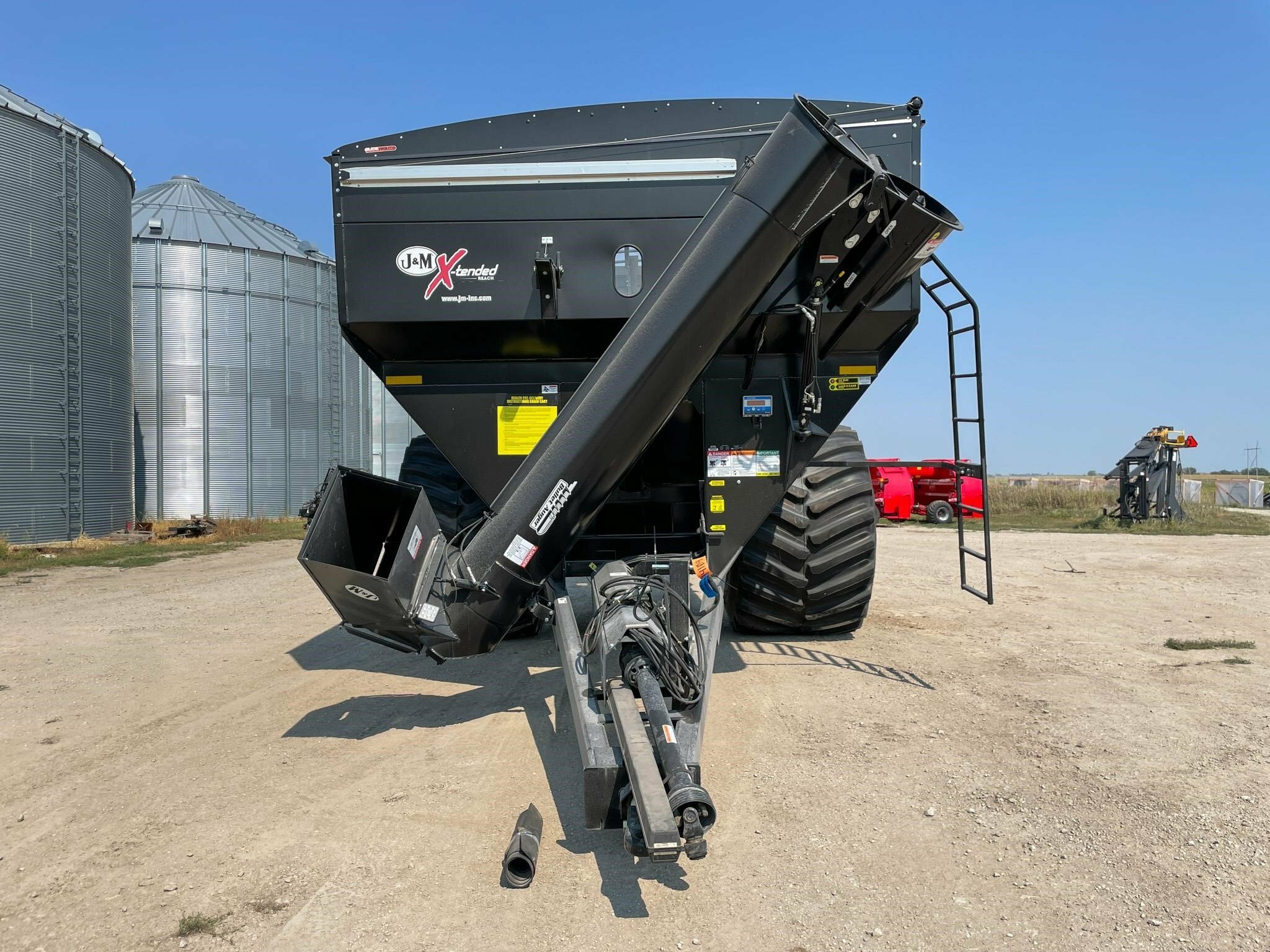 2026 J&M 1112 Grain Cart