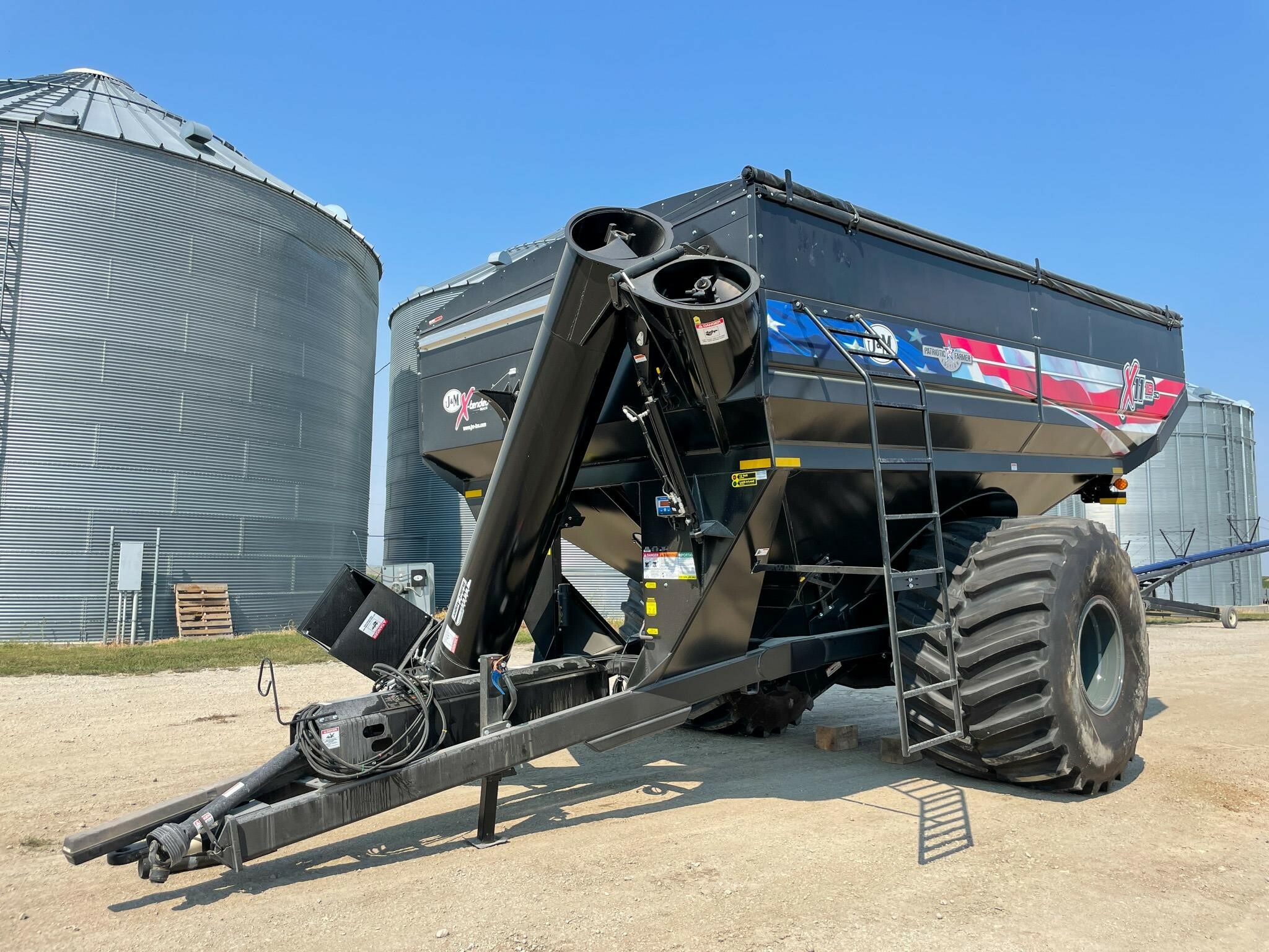 2026 J&M 1112 Grain Cart