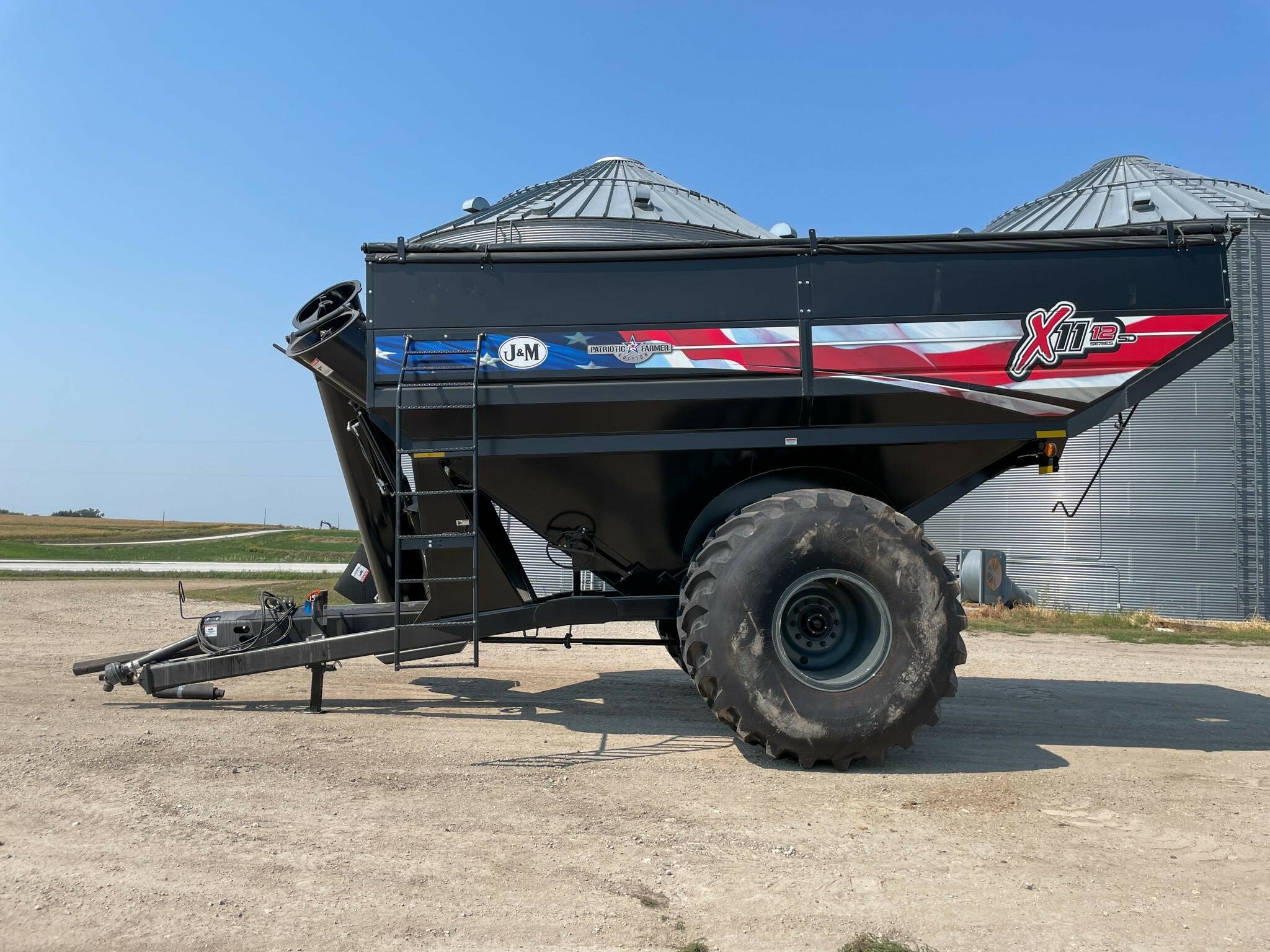 2023 J&M 1112 Grain Cart 87,788 Machinery Pete