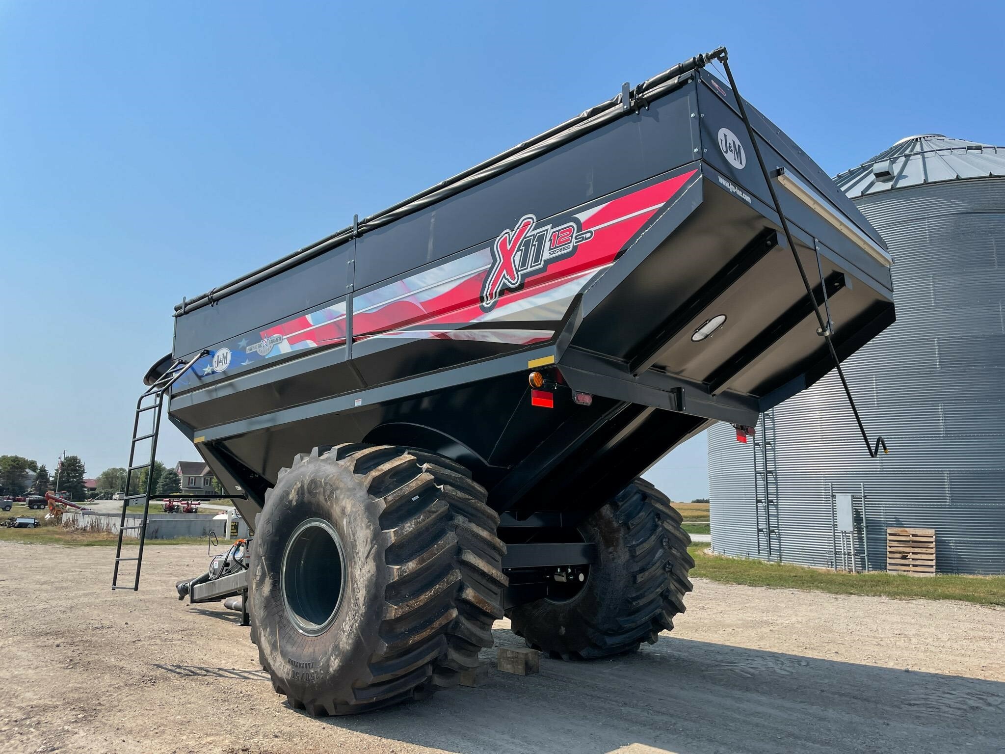 2026 J&M 1112 Grain Cart