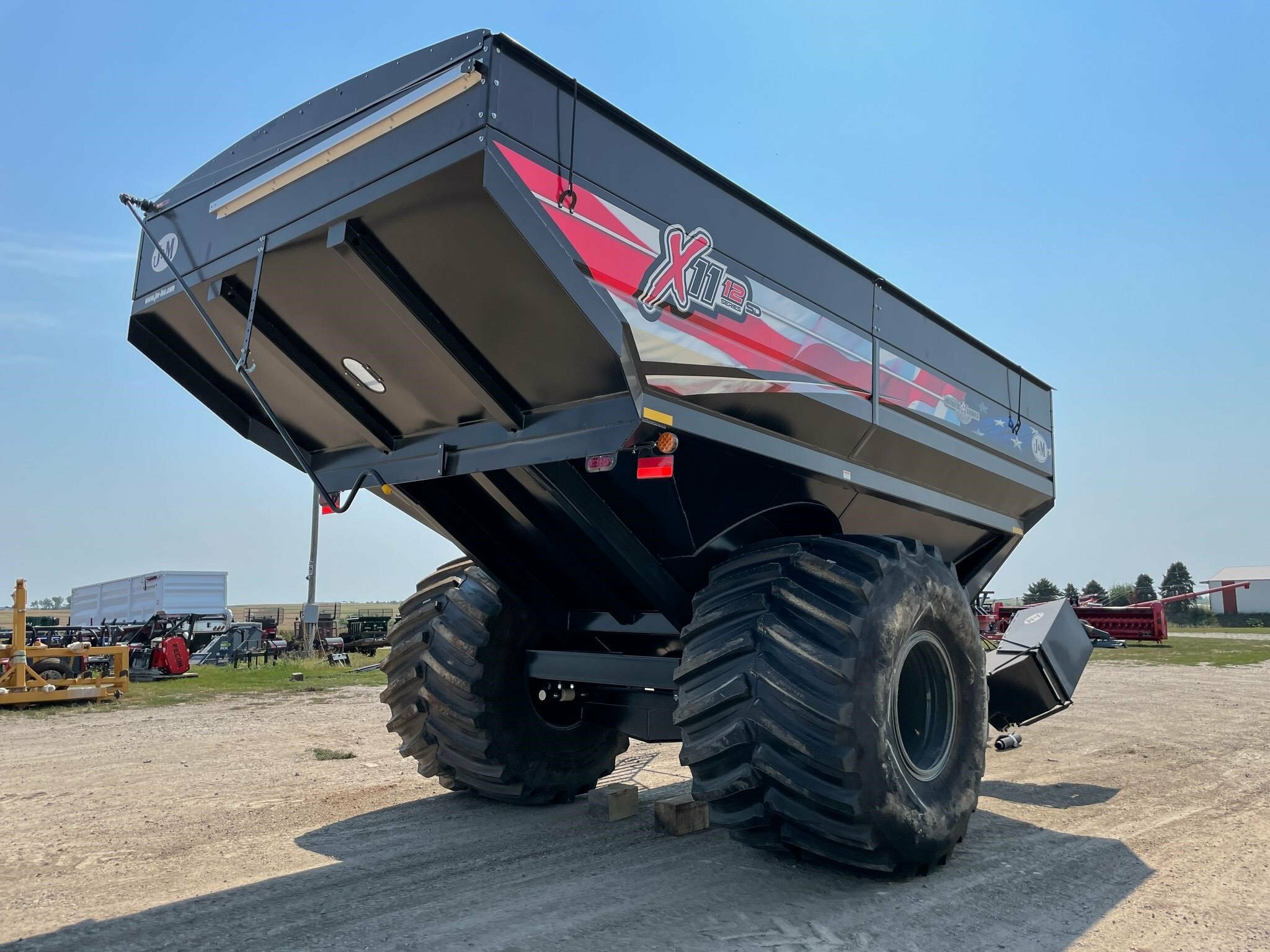 2026 J&M 1112 Grain Cart