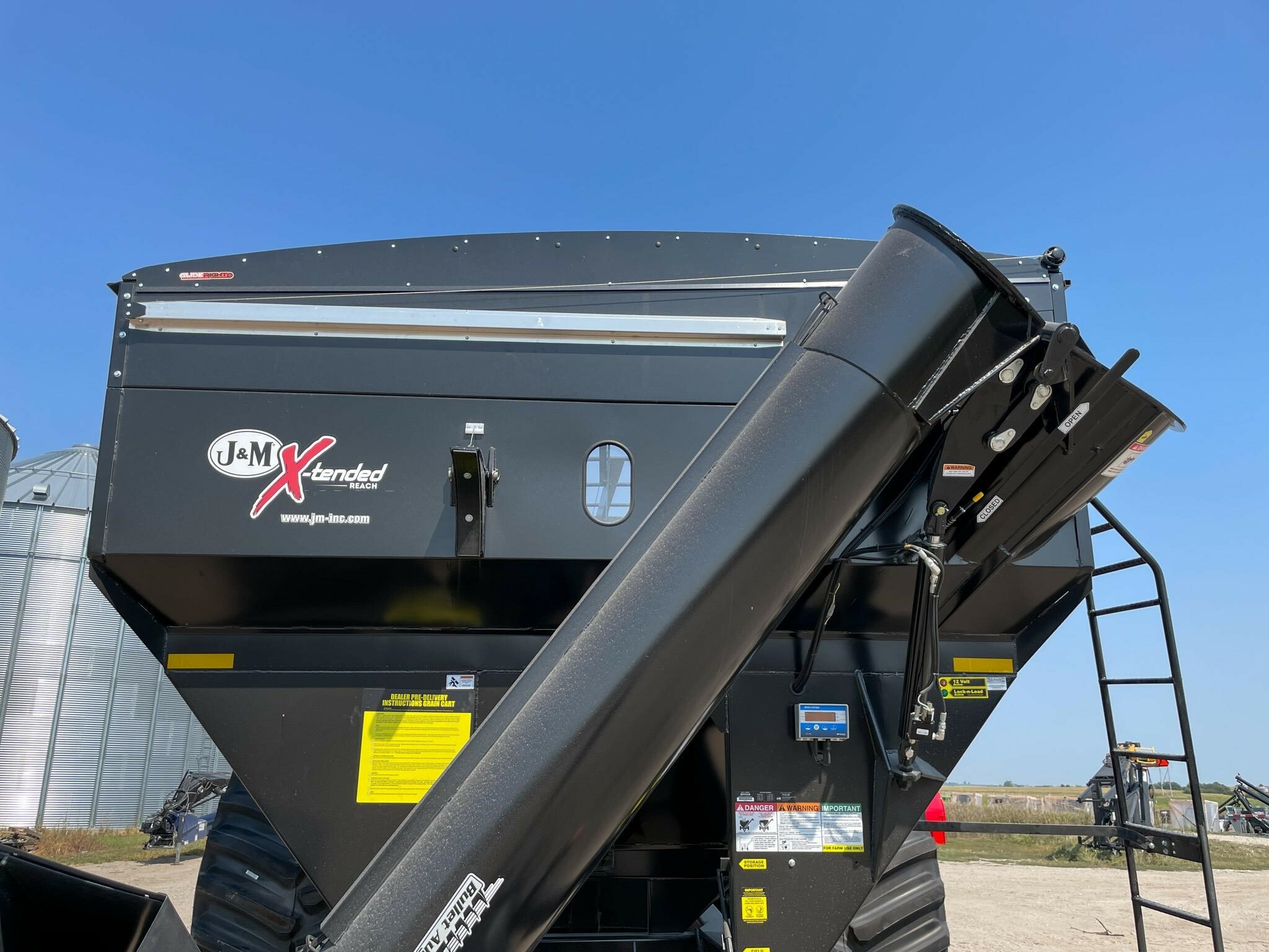 2026 J&M 1112 Grain Cart