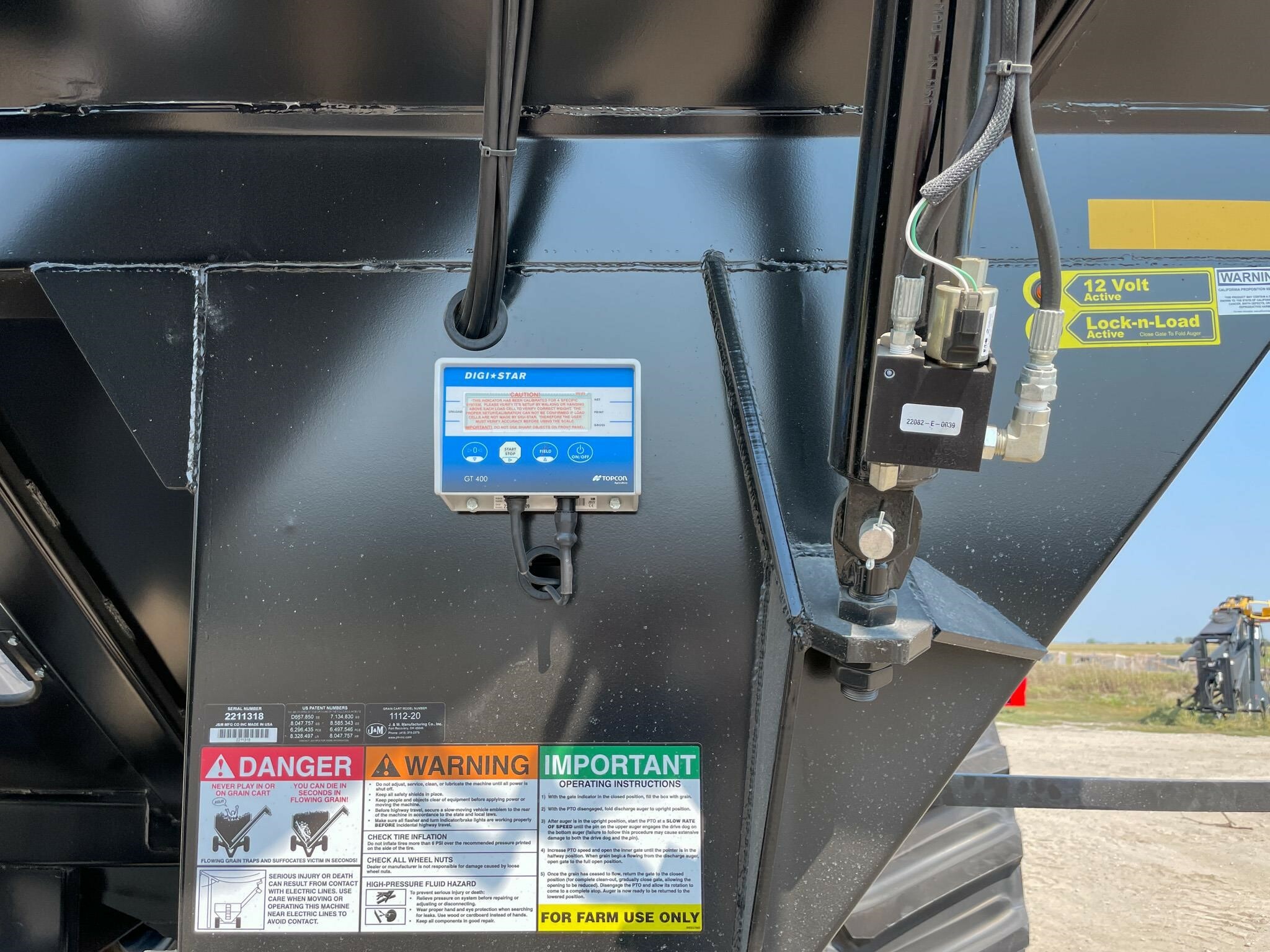 2026 J&M 1112 Grain Cart