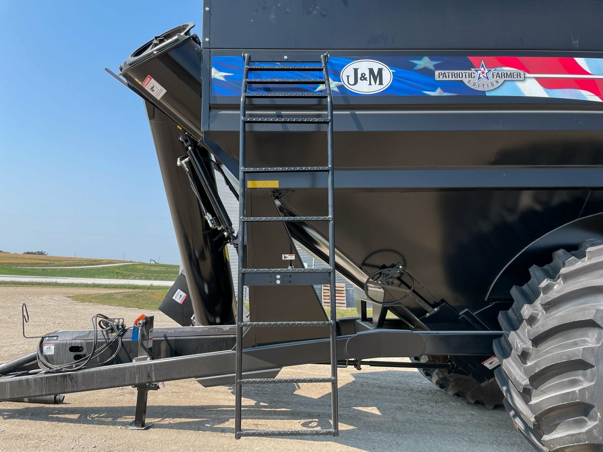 2026 J&M 1112 Grain Cart