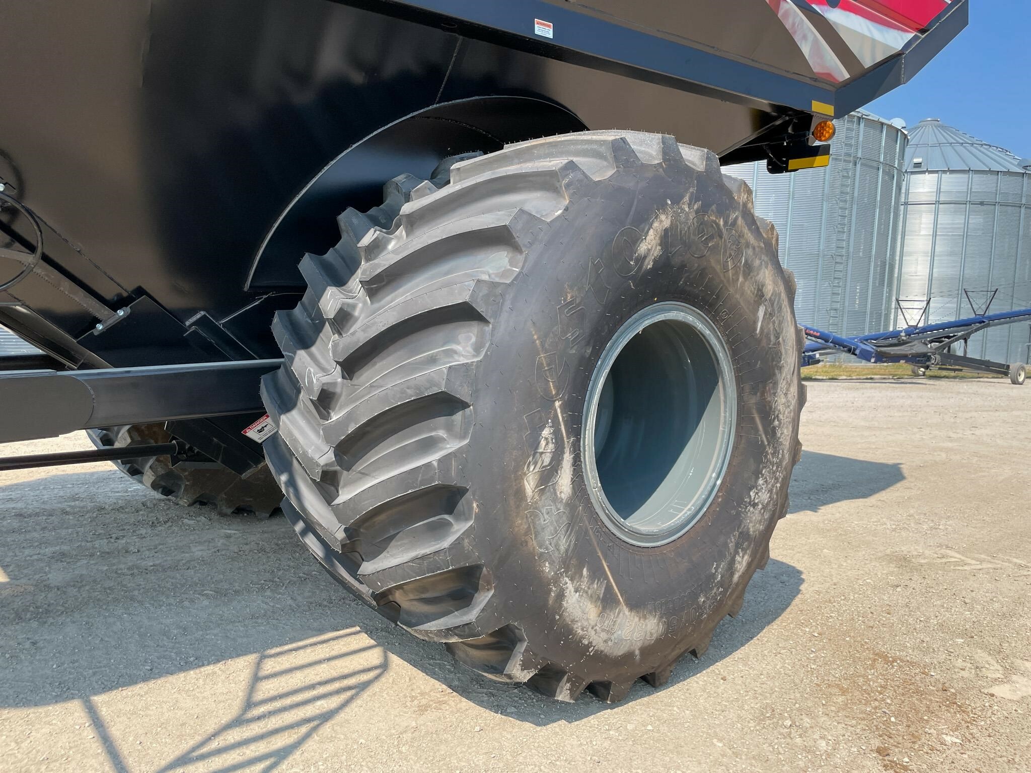 2026 J&M 1112 Grain Cart