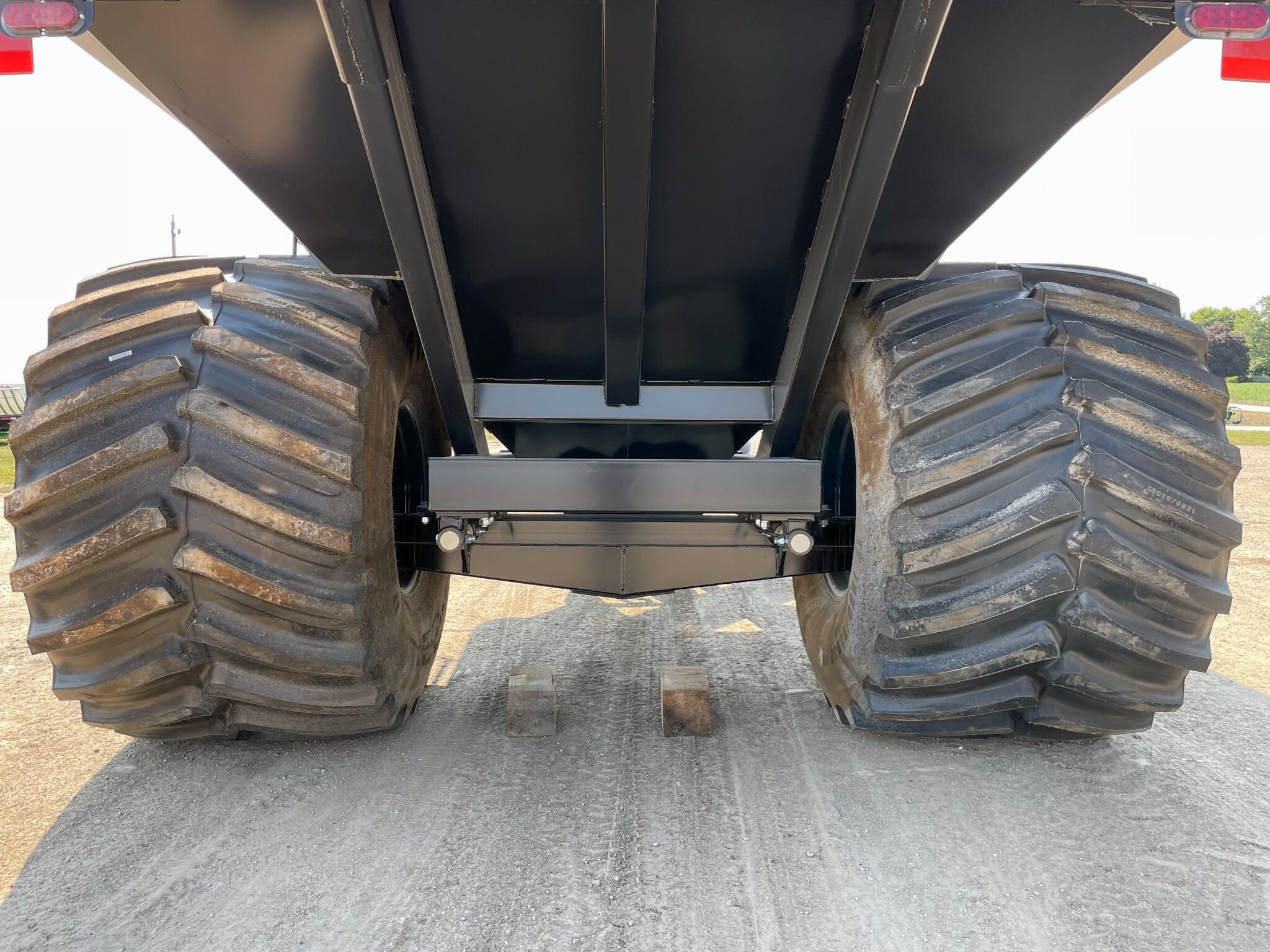 2026 J&M 1112 Grain Cart