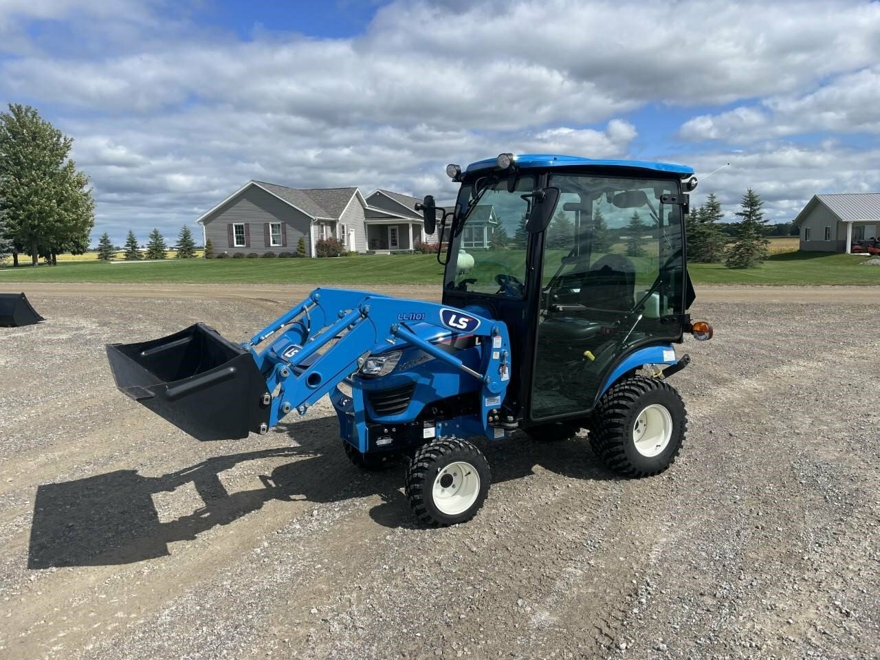 2021 LS MT125 Tractor 18,500 Machinery Pete