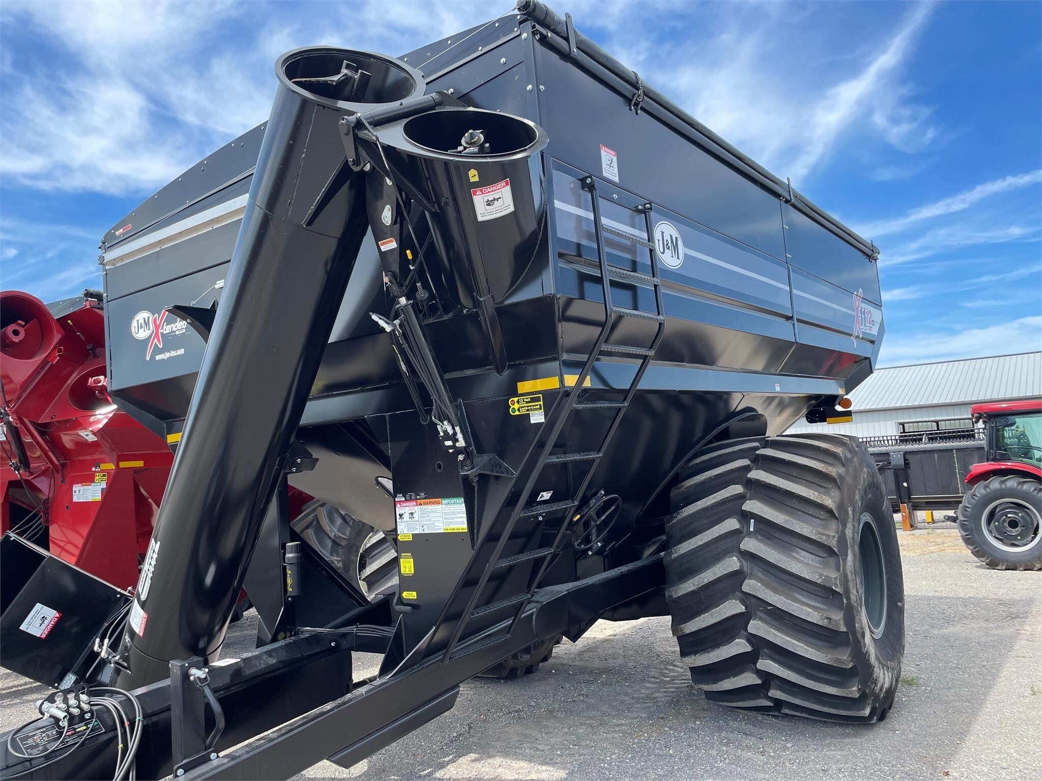 2022 J&M 1112 Grain Cart