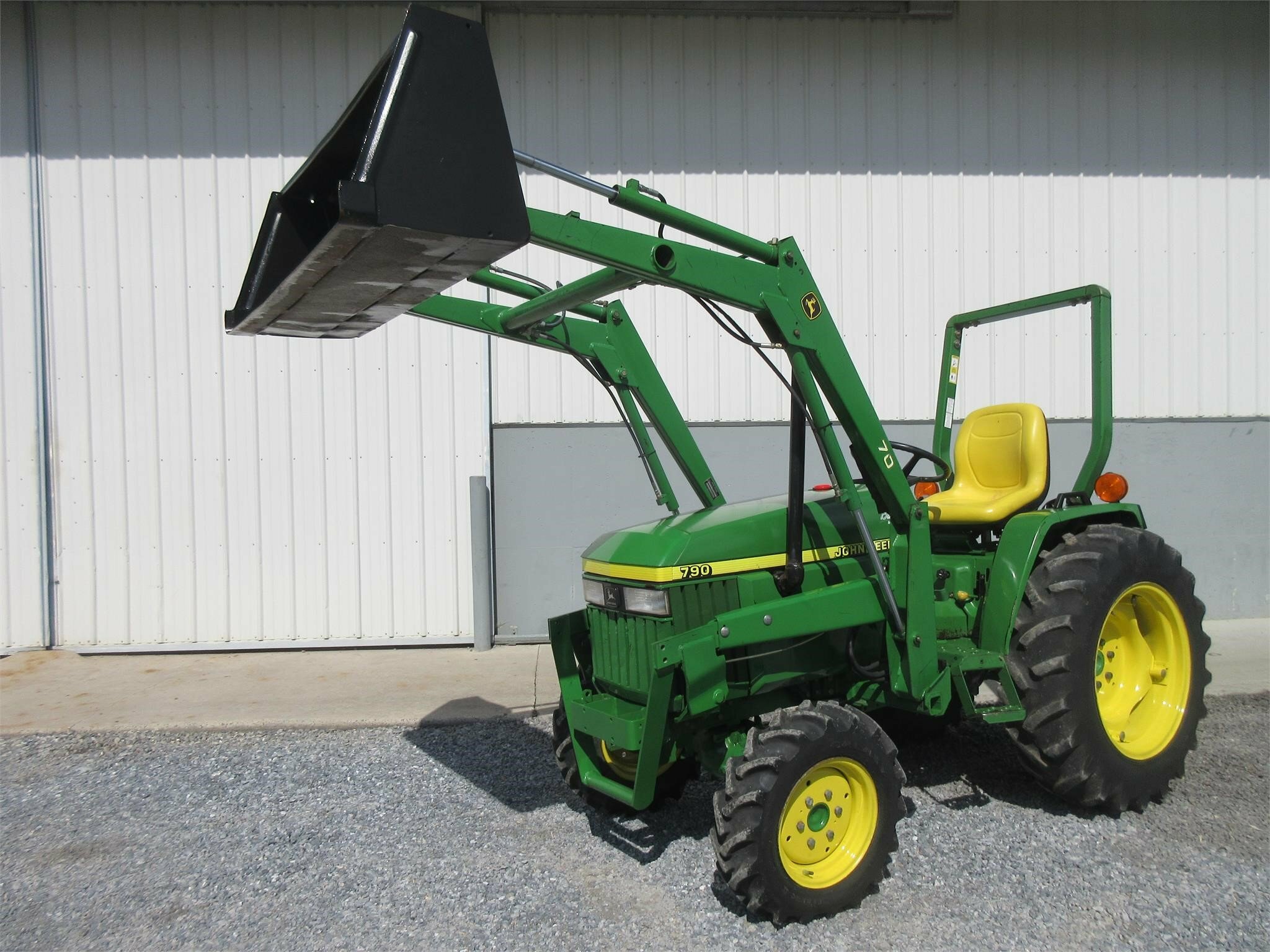 2001 John Deere 790 Tractor 13,900 Machinery Pete