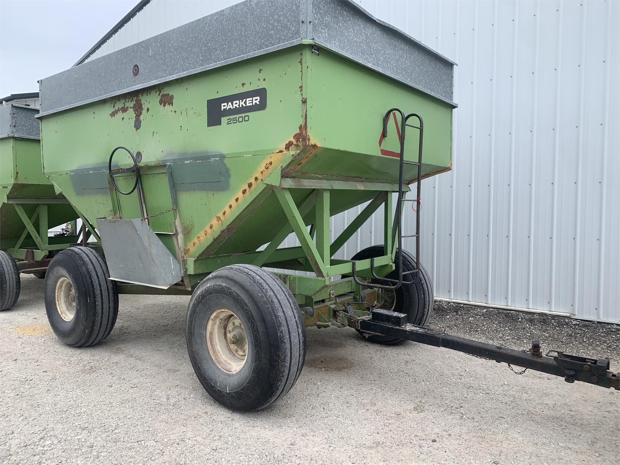  Parker 2500 Gravity Wagon