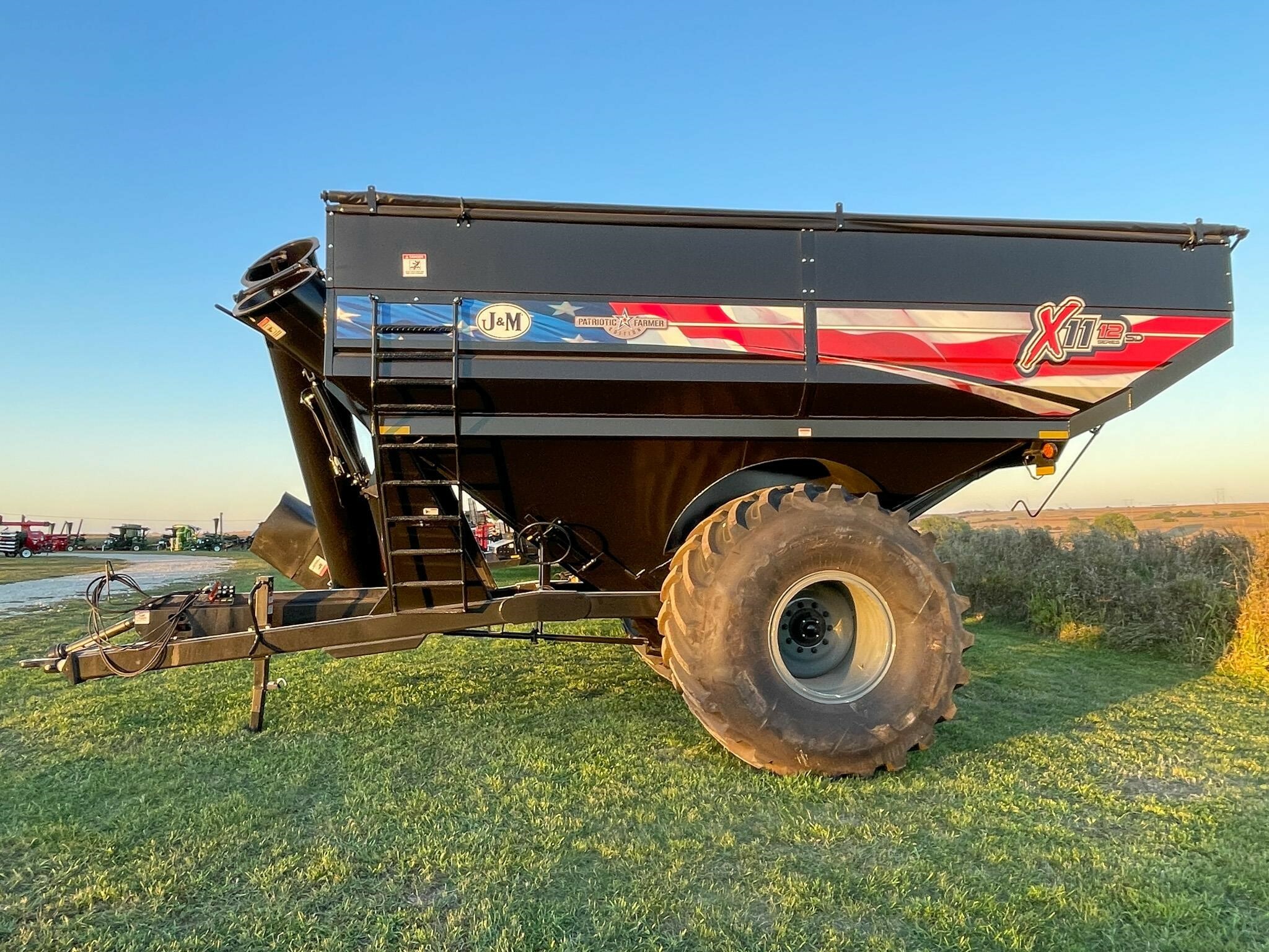 2026 J&M 1112 Grain Cart