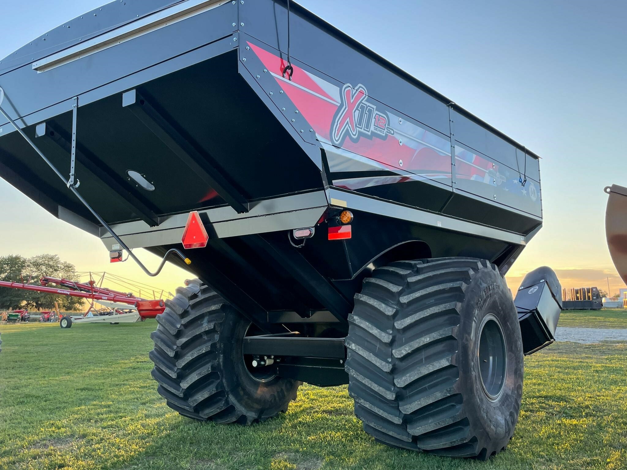 2026 J&M 1112 Grain Cart