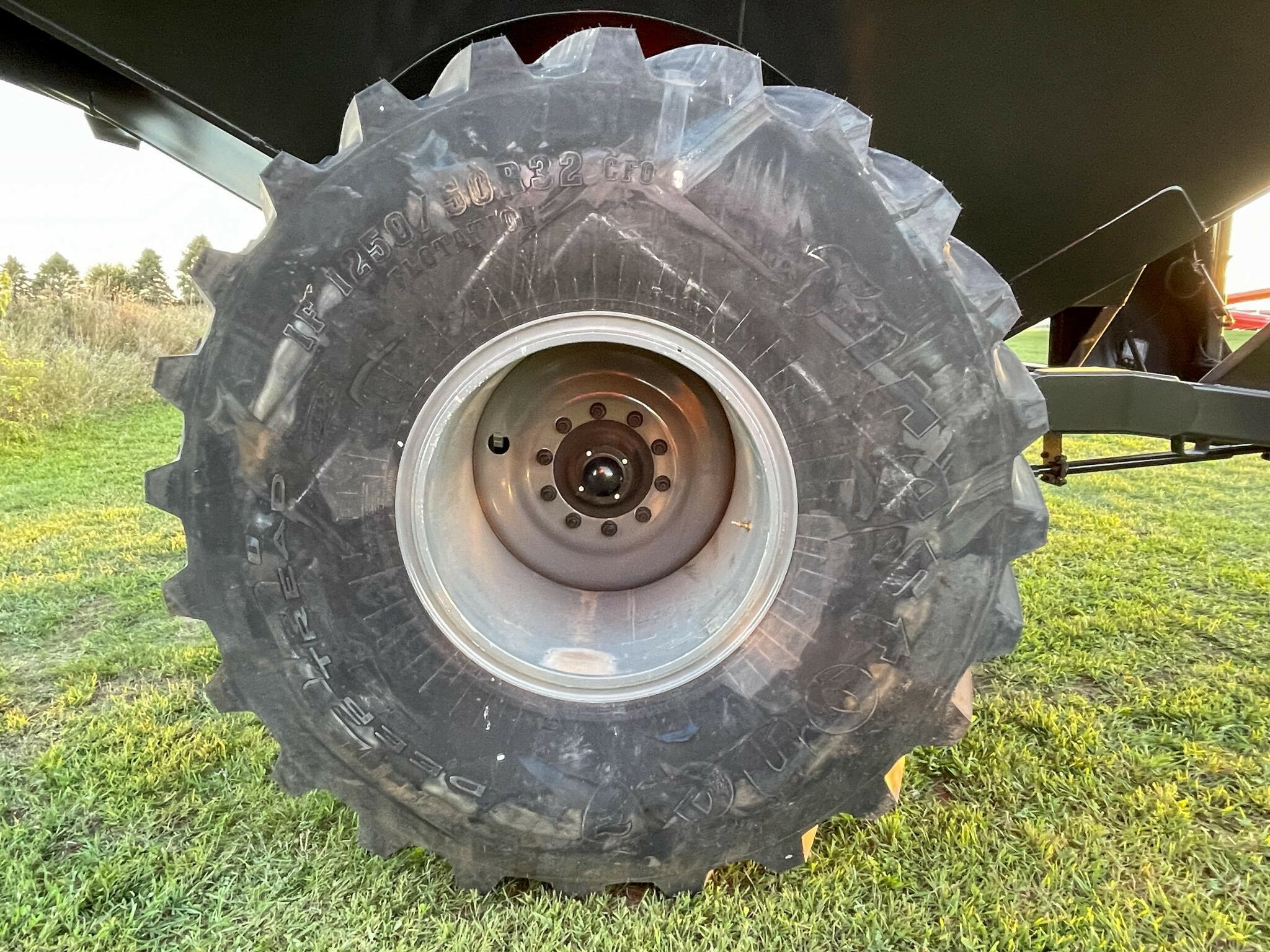 2026 J&M 1112 Grain Cart