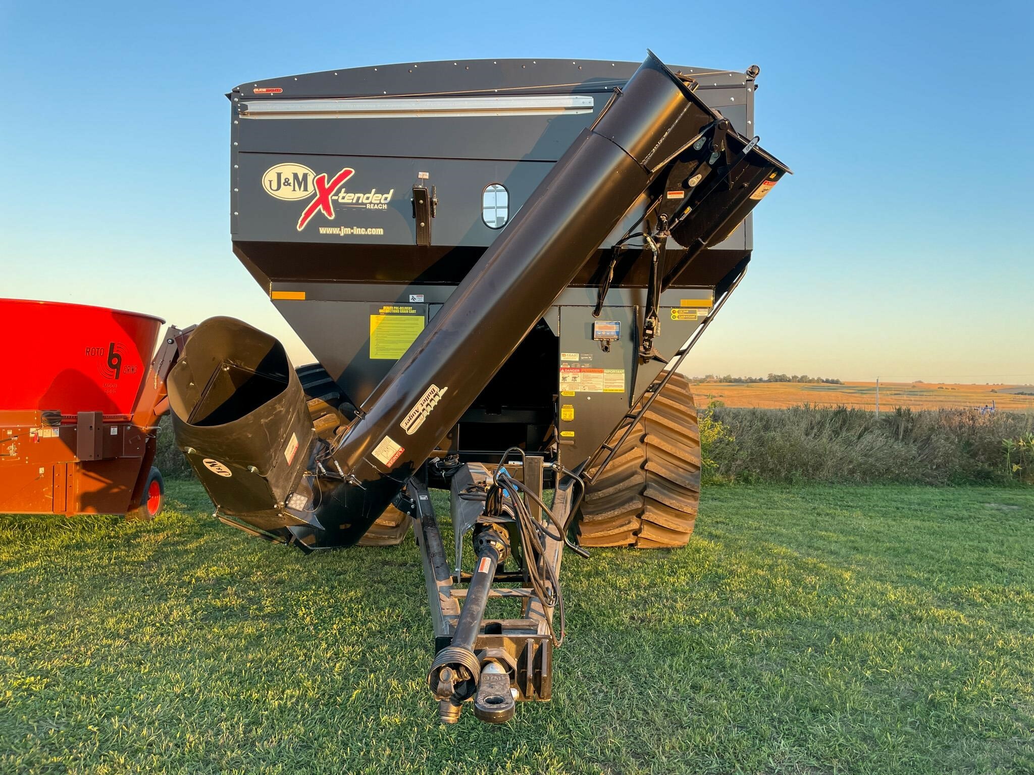 2026 J&M 1112 Grain Cart