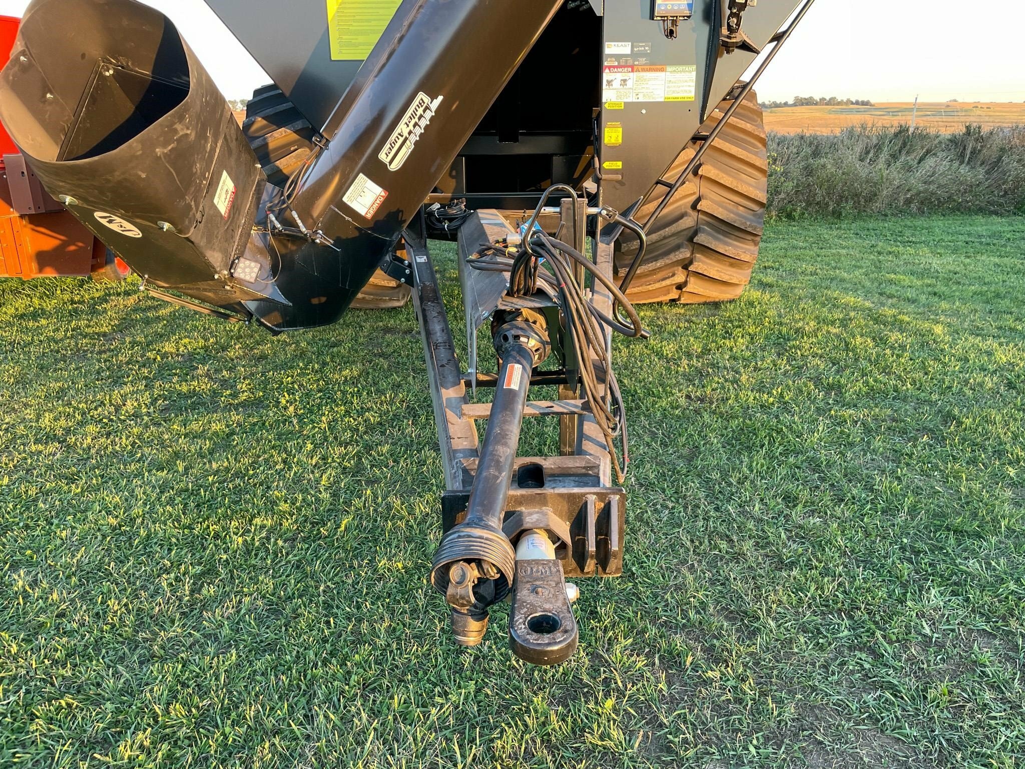 2026 J&M 1112 Grain Cart