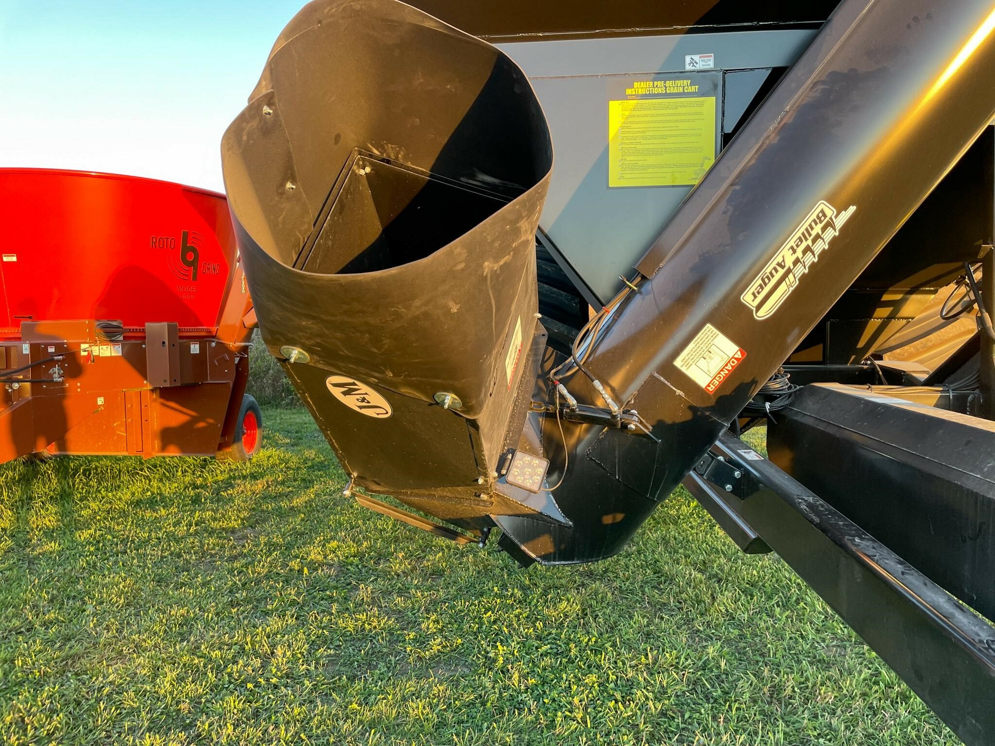 2026 J&M 1112 Grain Cart