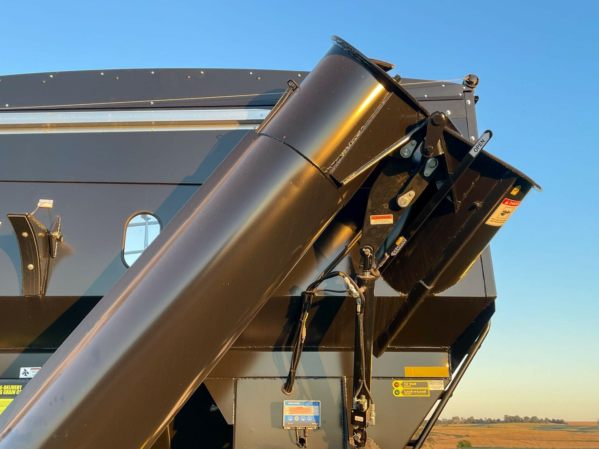 2026 J&M 1112 Grain Cart