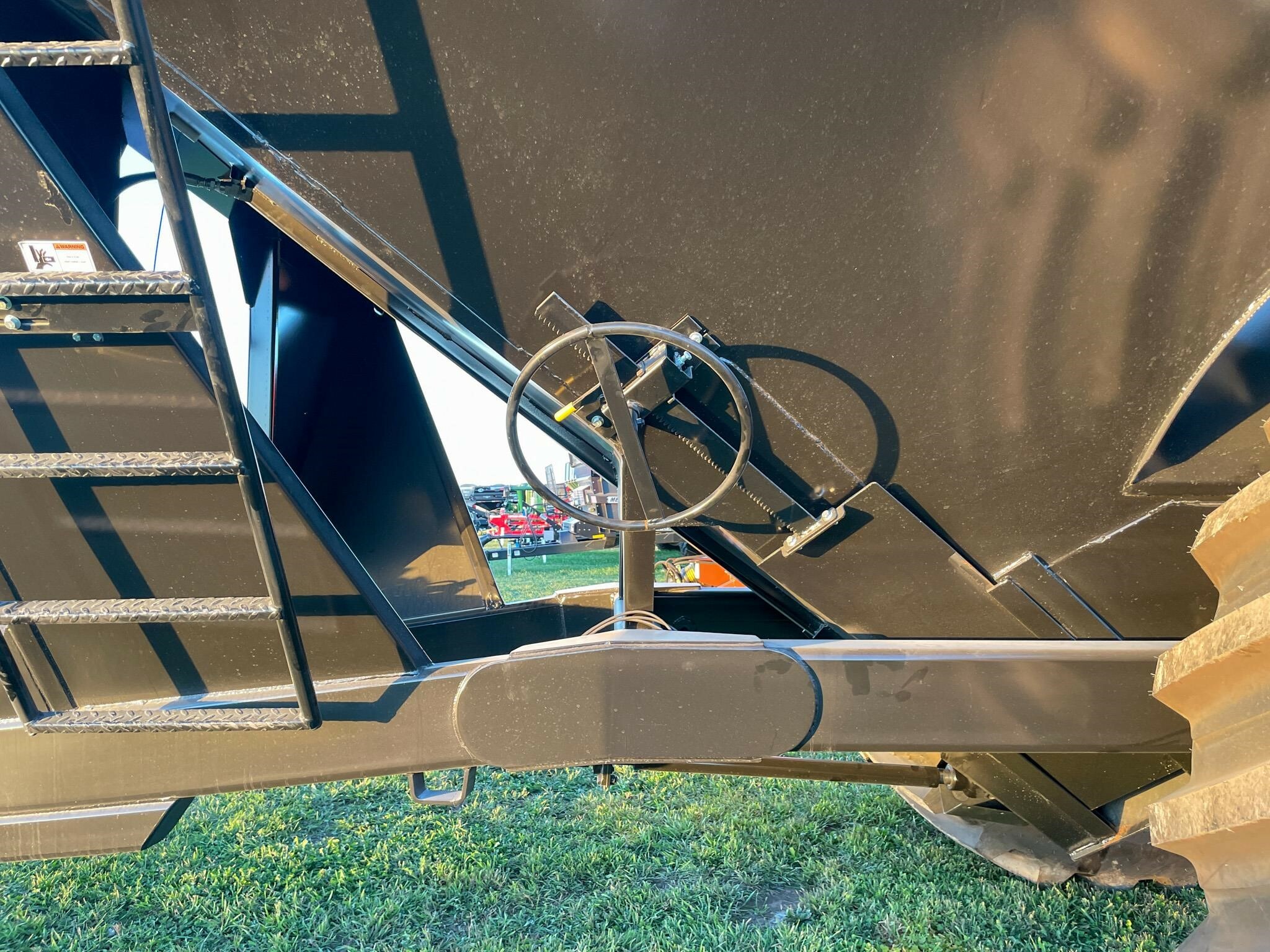 2026 J&M 1112 Grain Cart