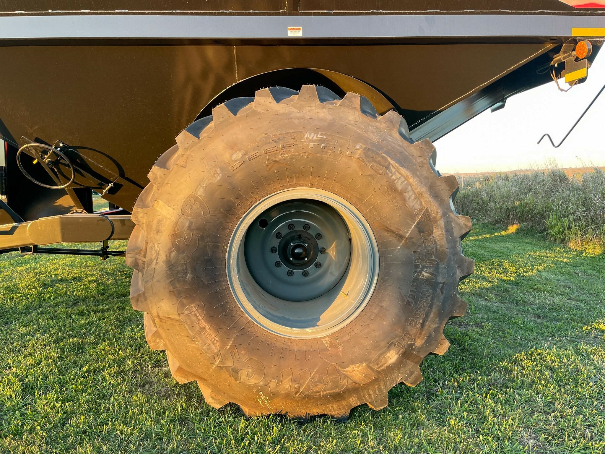 2026 J&M 1112 Grain Cart