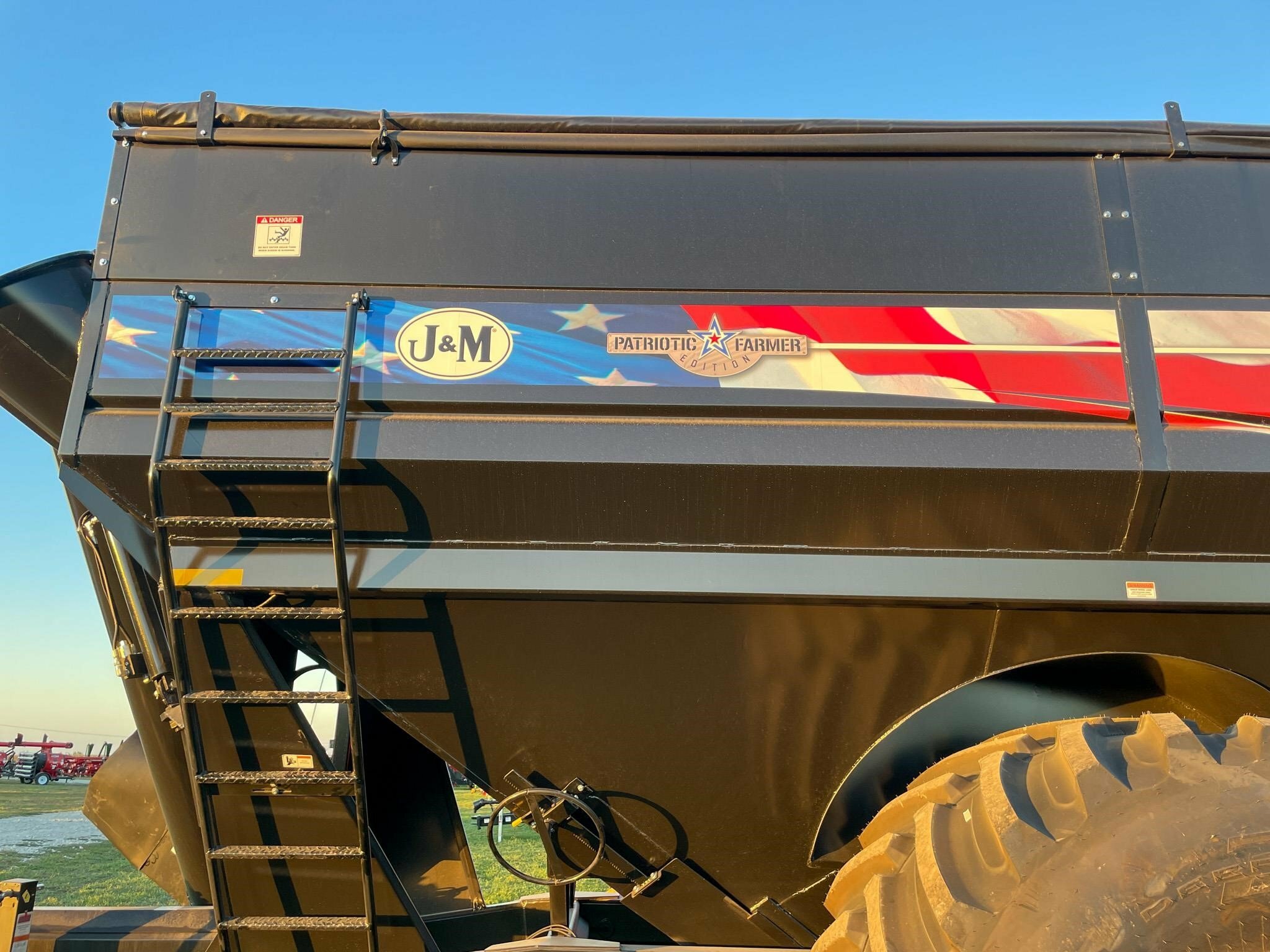 2026 J&M 1112 Grain Cart