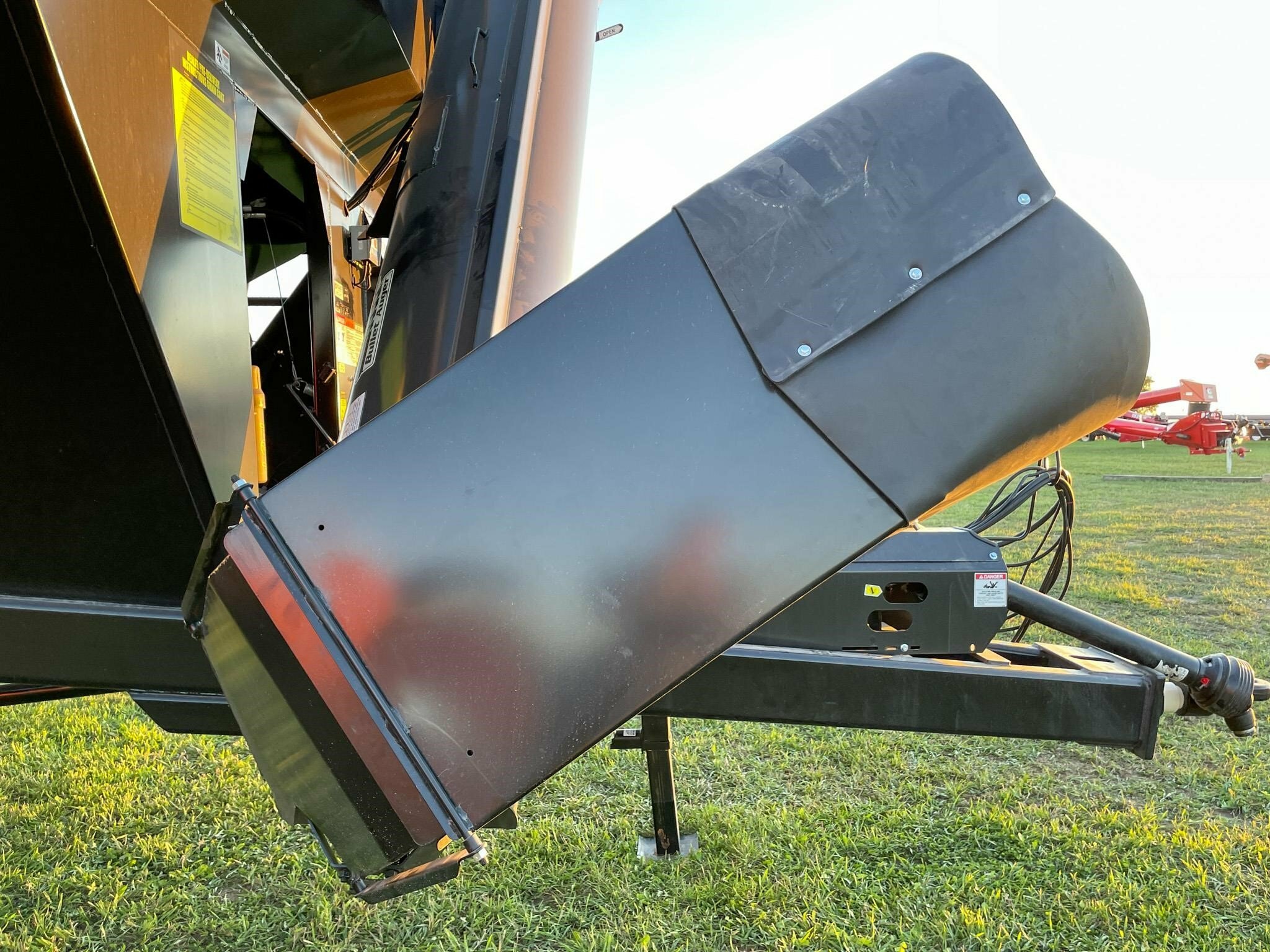 2026 J&M 1112 Grain Cart