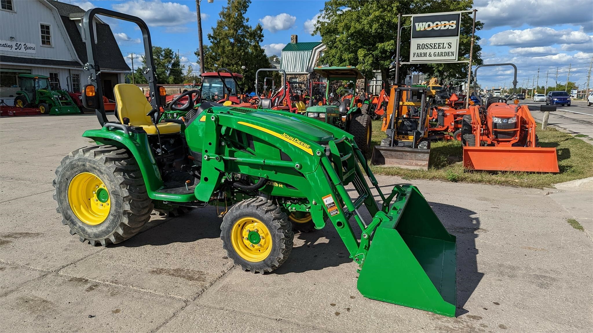 2015 John Deere 3033R Tractor