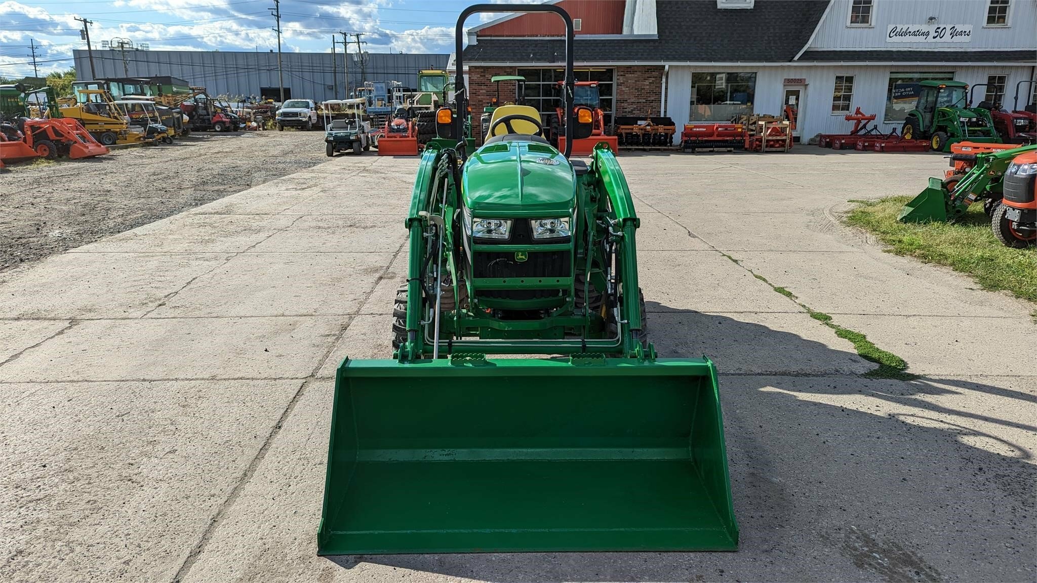 2015 John Deere 3033R Tractor