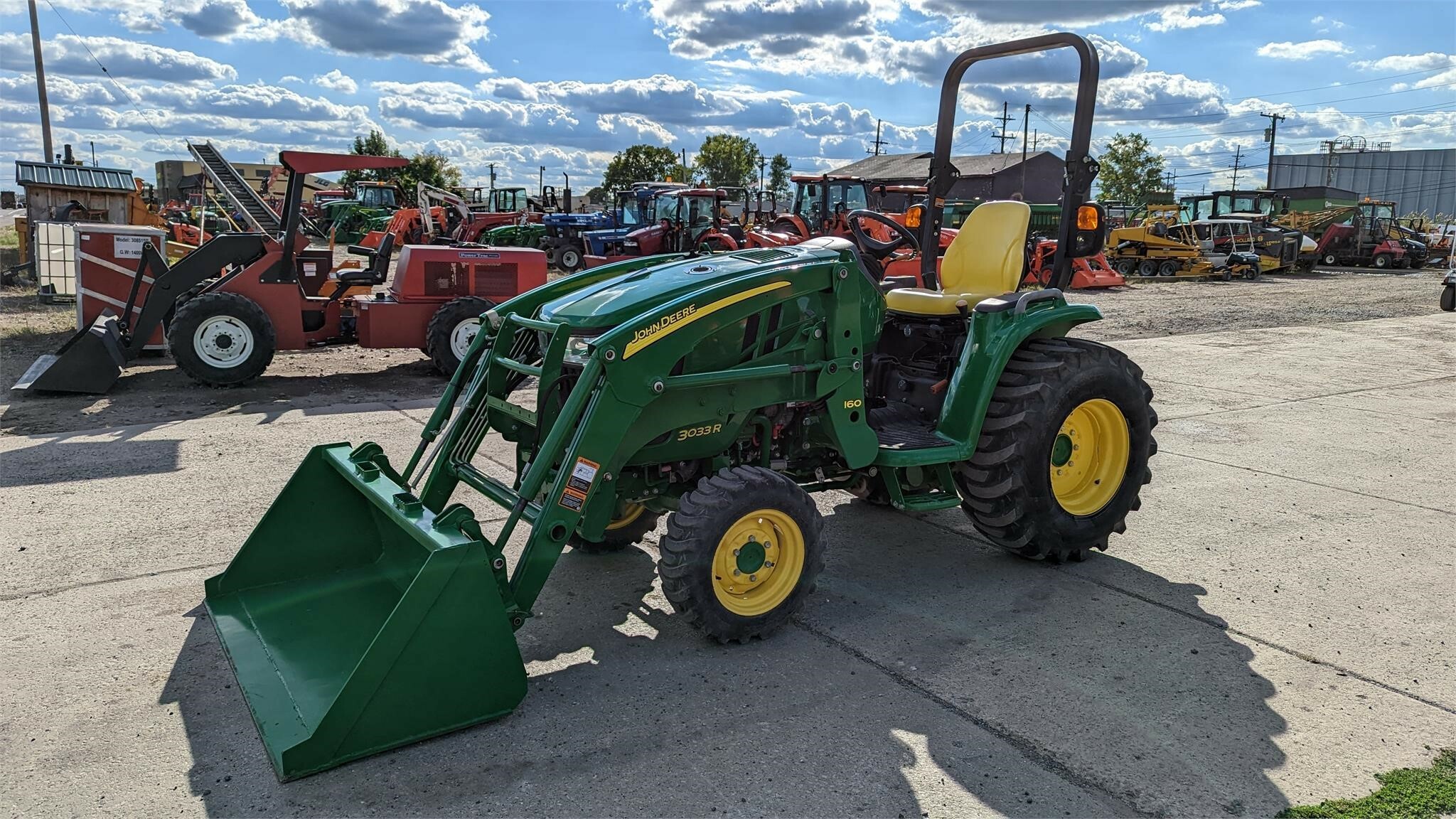 2015 John Deere 3033R Tractor