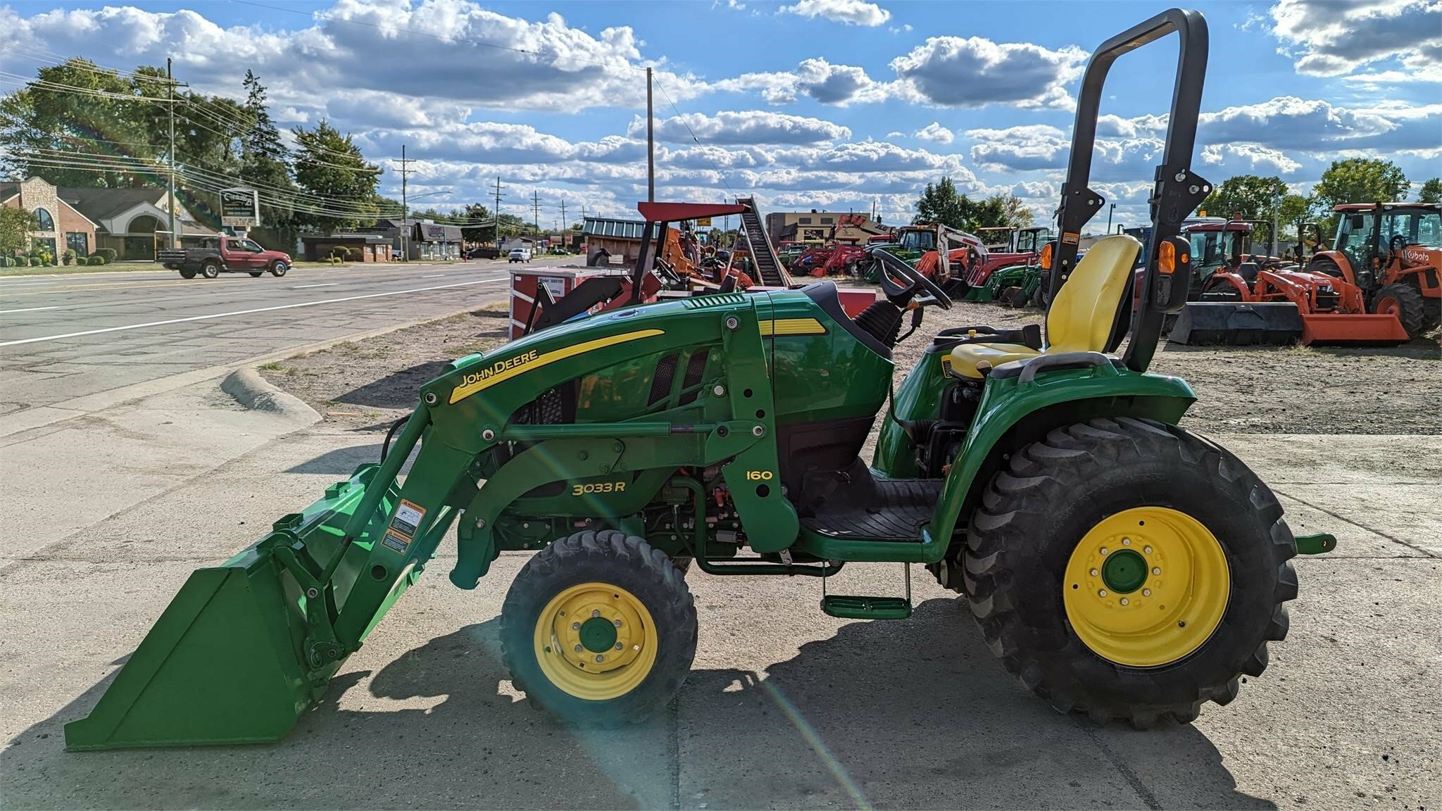 2015 John Deere 3033R Tractor