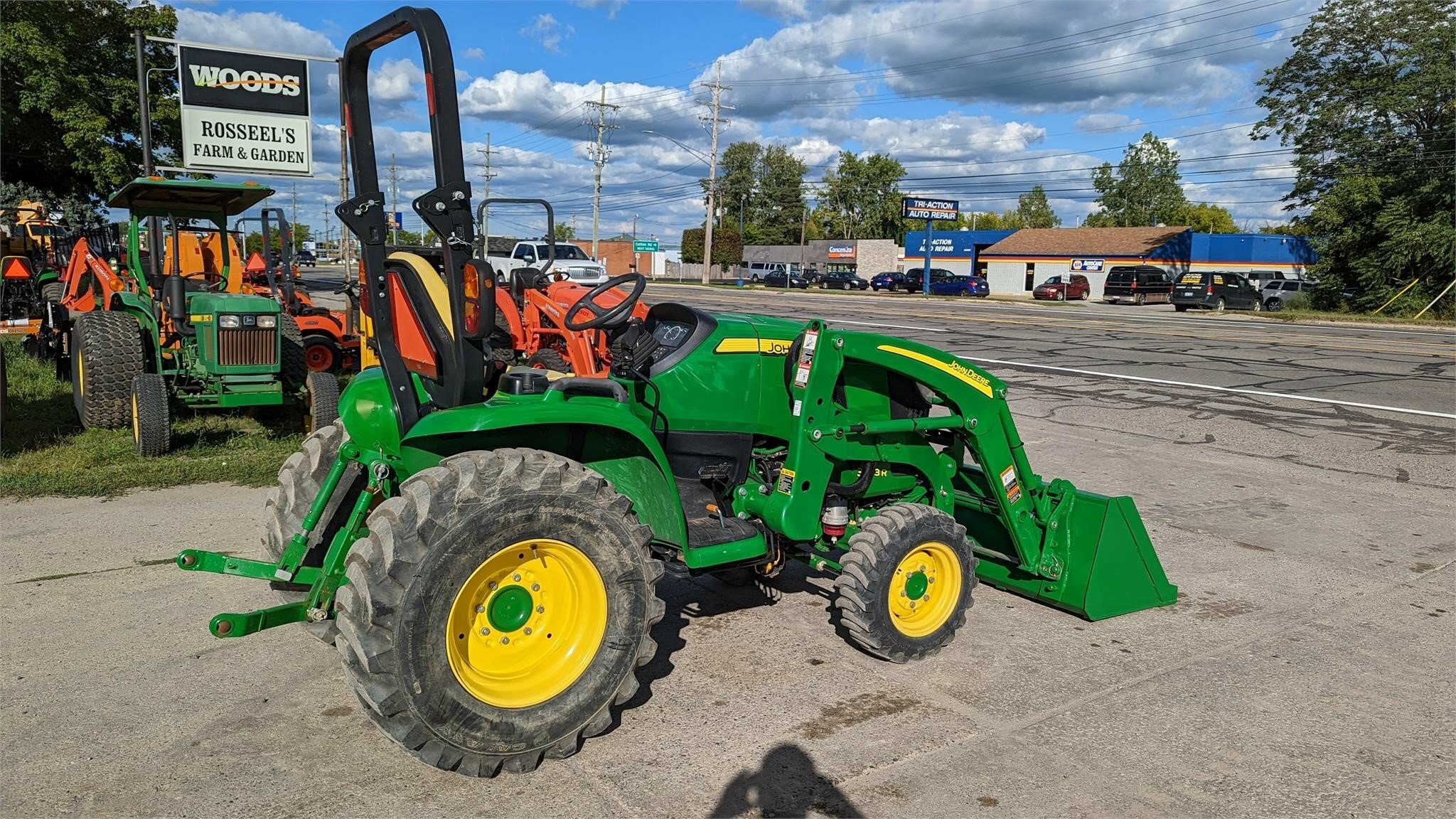 2015 John Deere 3033R Tractor
