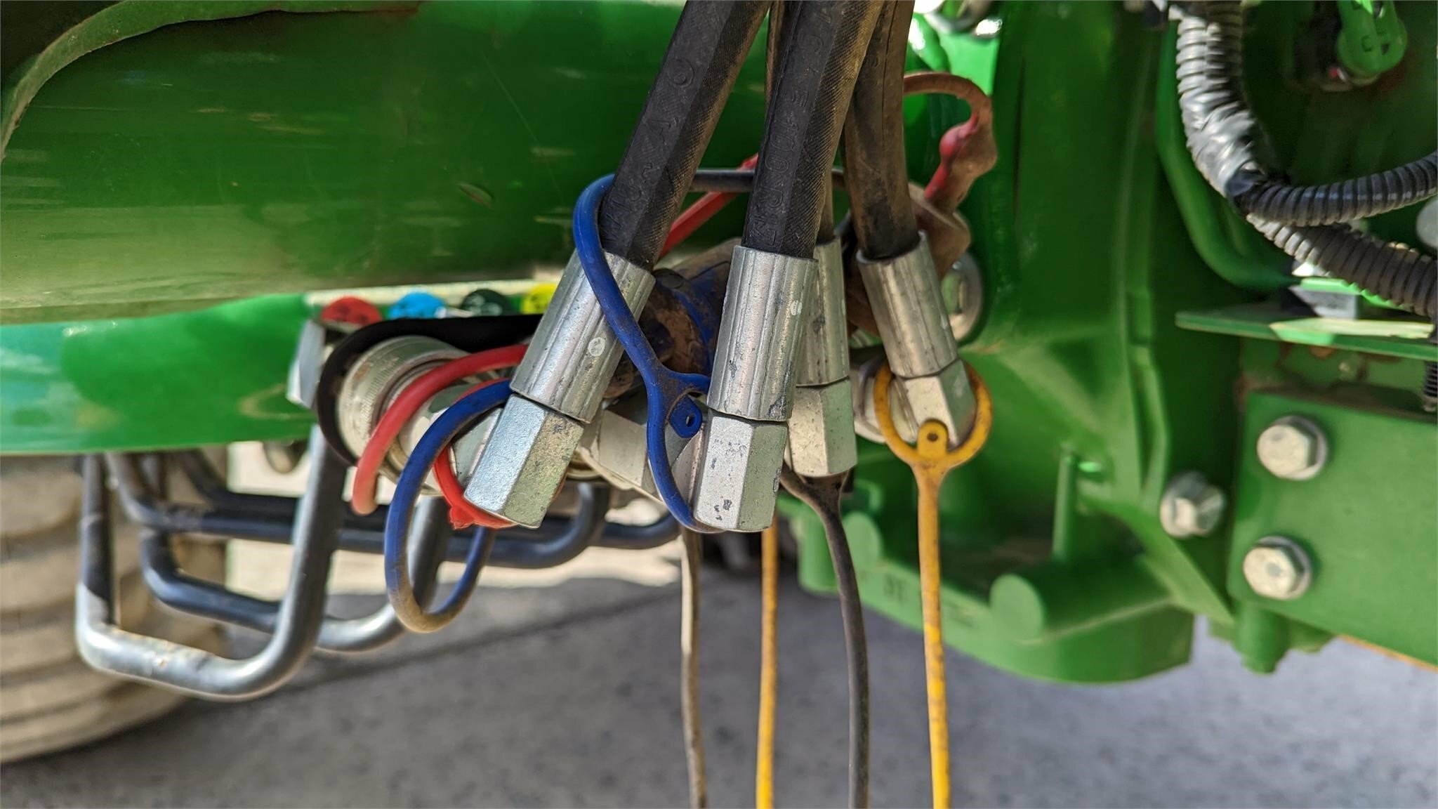 2015 John Deere 3033R Tractor