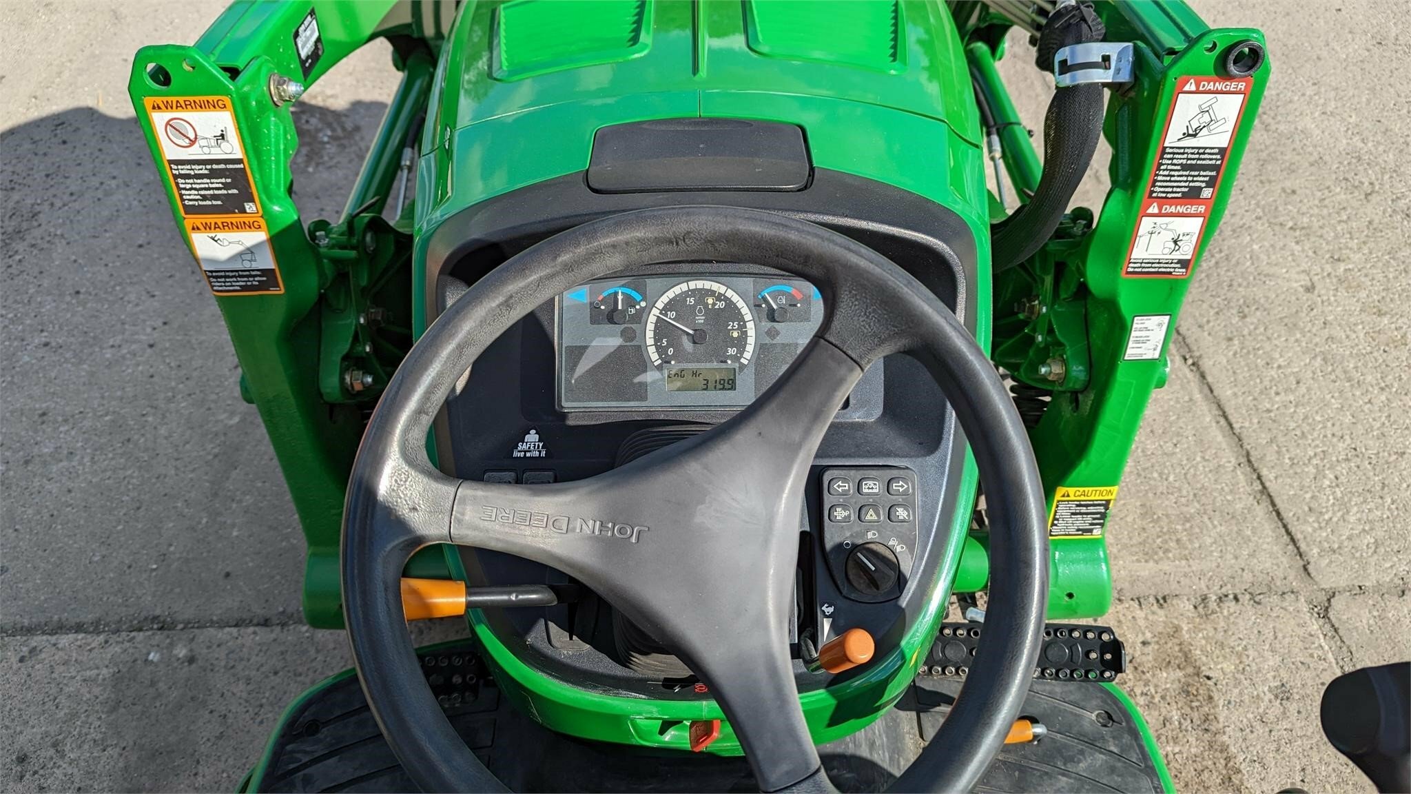 2015 John Deere 3033R Tractor