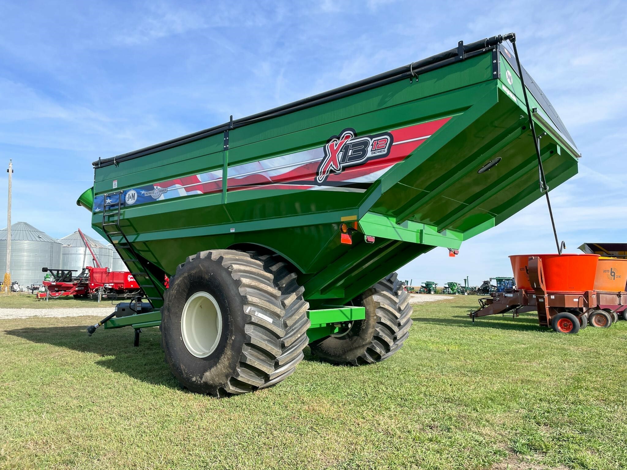 2026 J&M 1312-20S Grain Cart