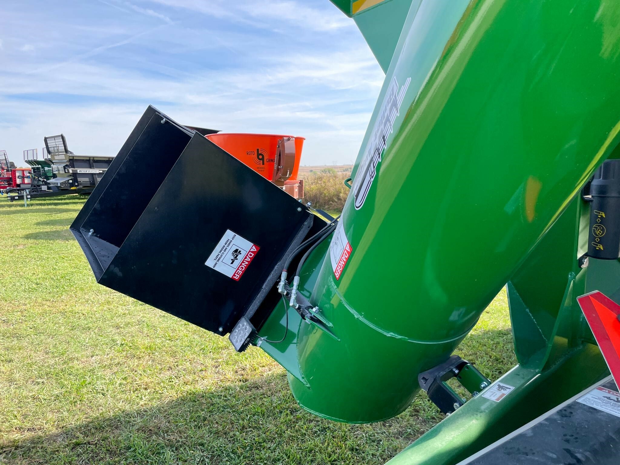 2026 J&M 1312-20S Grain Cart