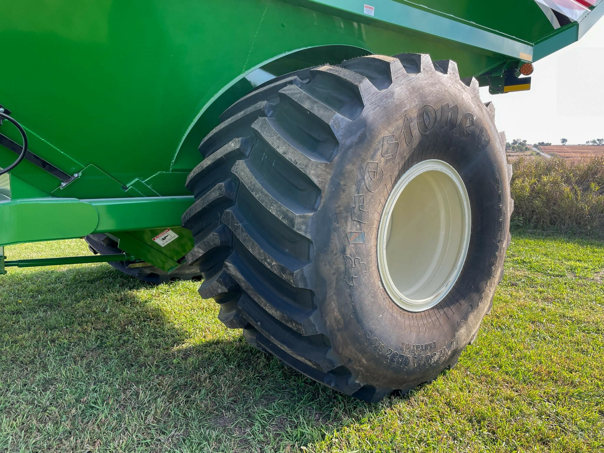 2026 J&M 1312-20S Grain Cart