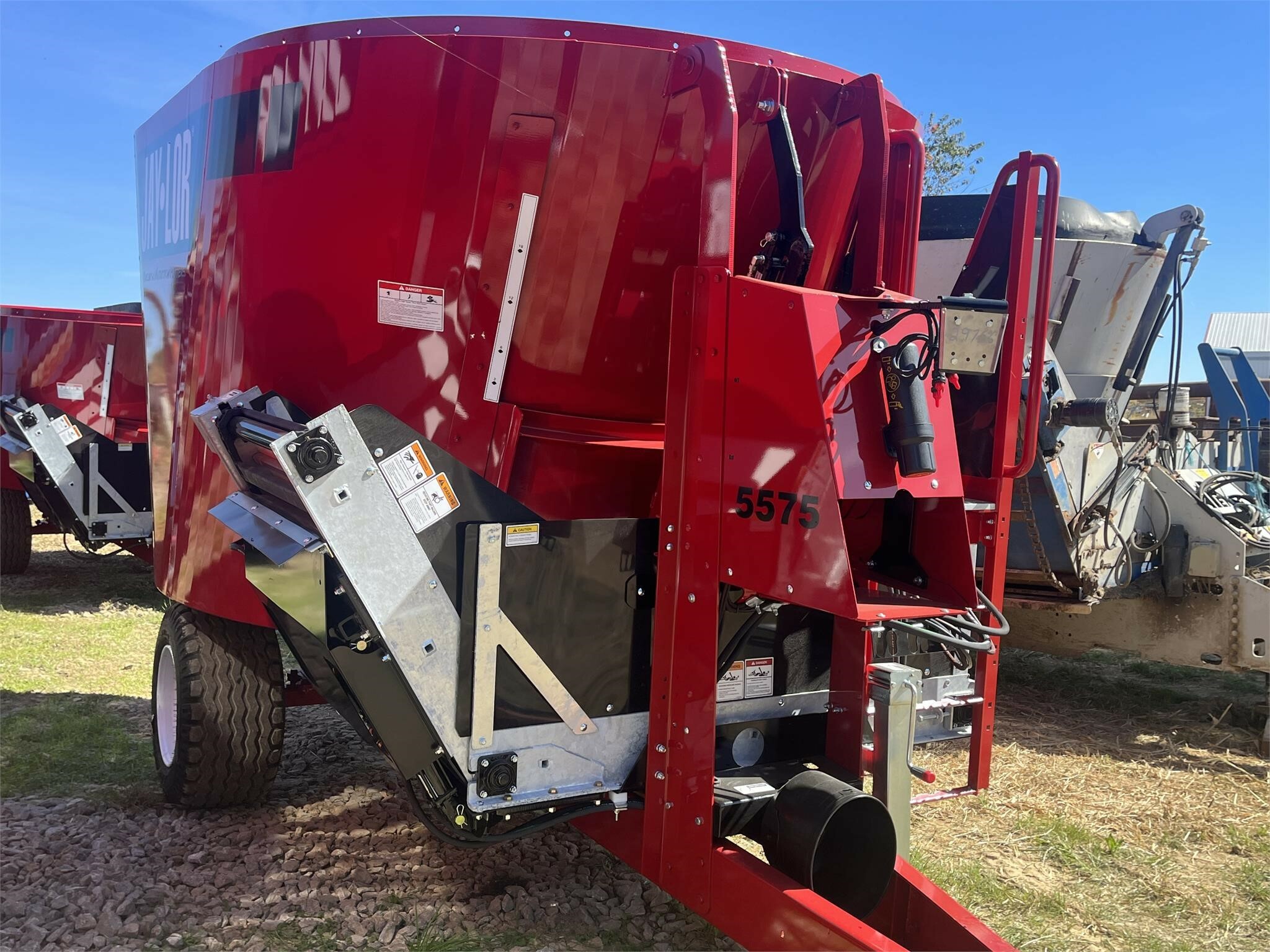 2022 Jay Lor 5575 Grinders and Mixer Call Machinery Pete