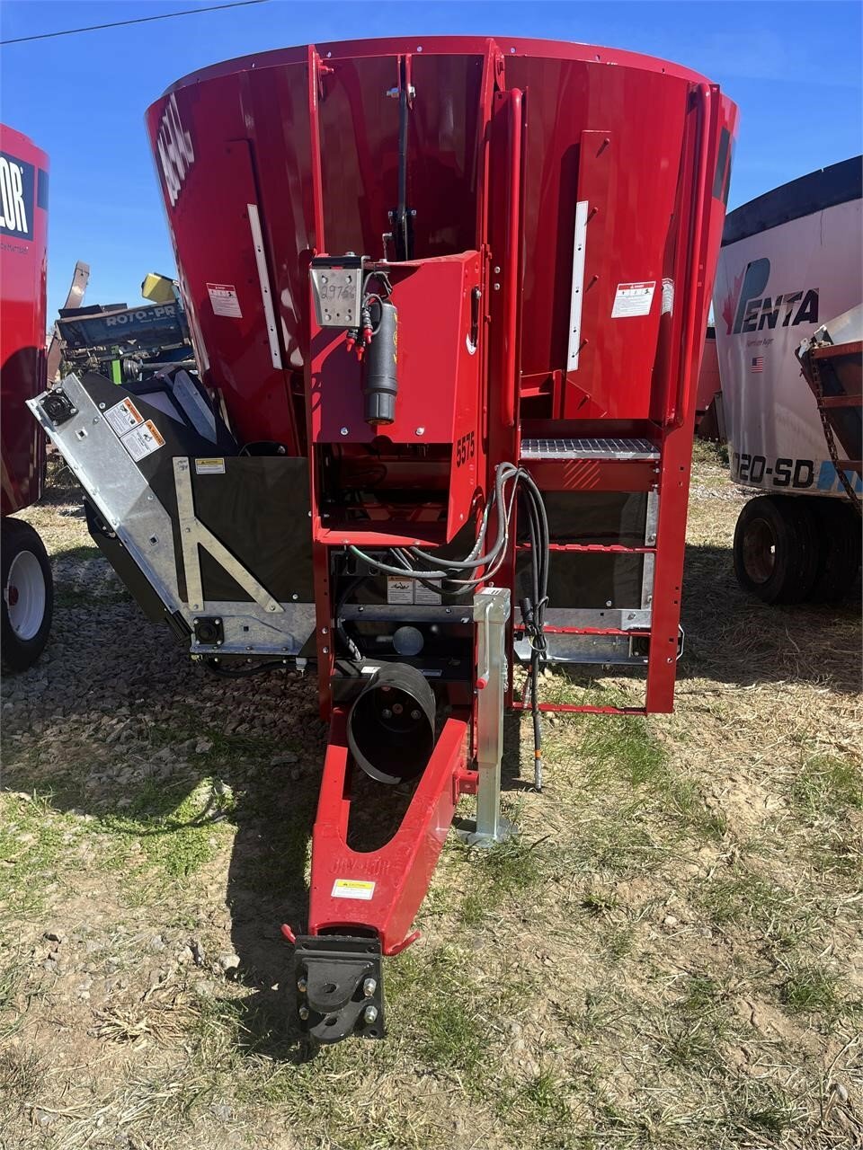 2022 Jay Lor 5575 Grinders and Mixer Call Machinery Pete