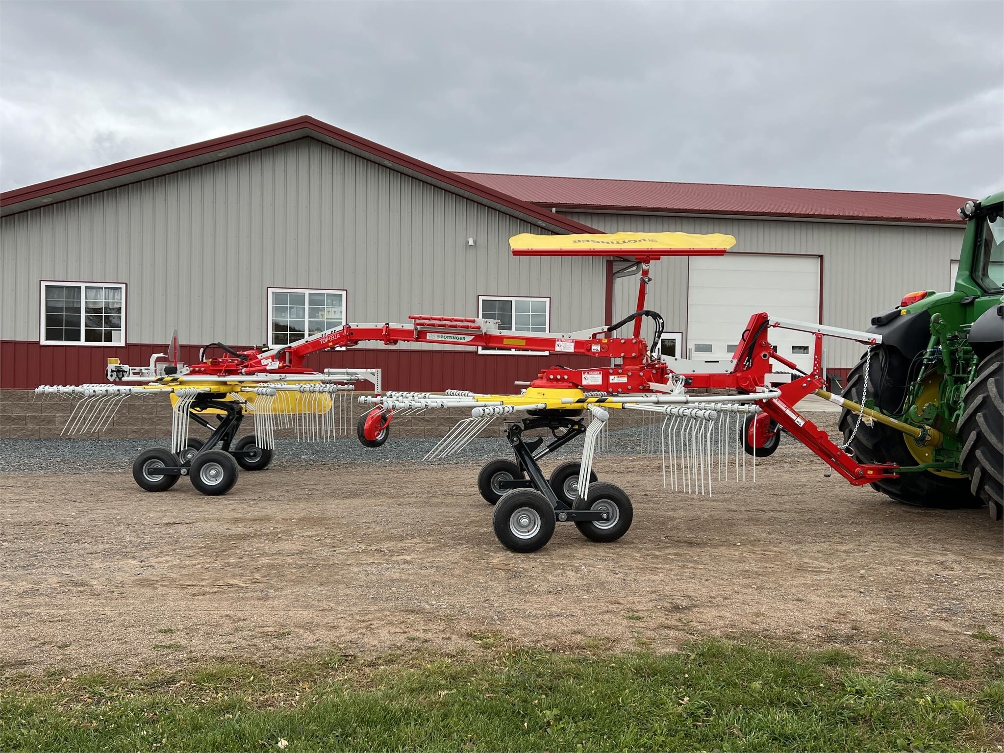 2025 Pottinger TOP 692A Rake