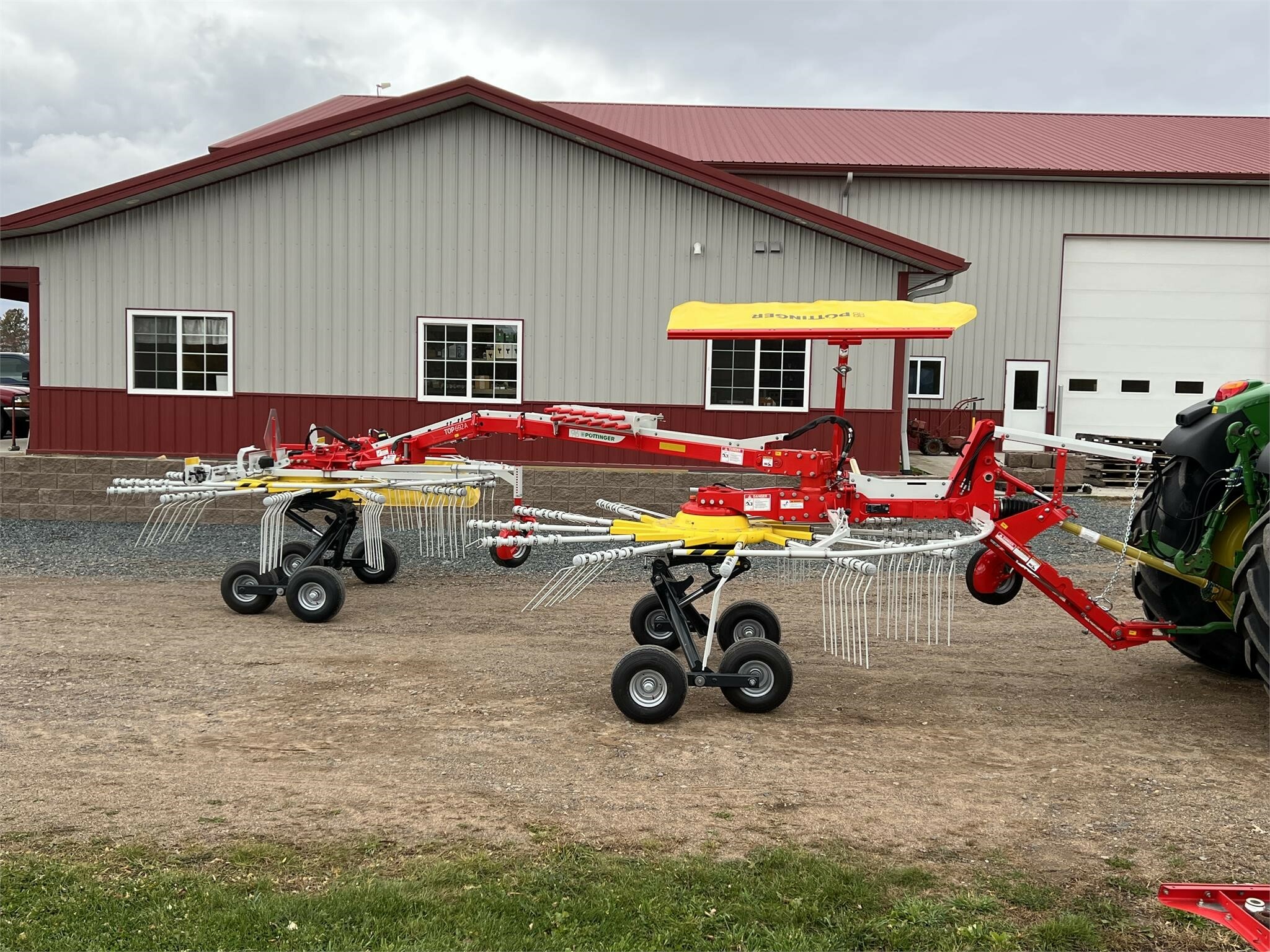 2025 Pottinger TOP 692A Rake