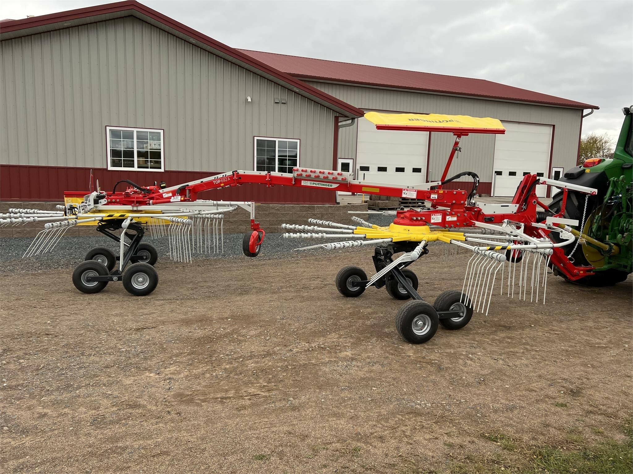 2025 Pottinger TOP 692A Rake