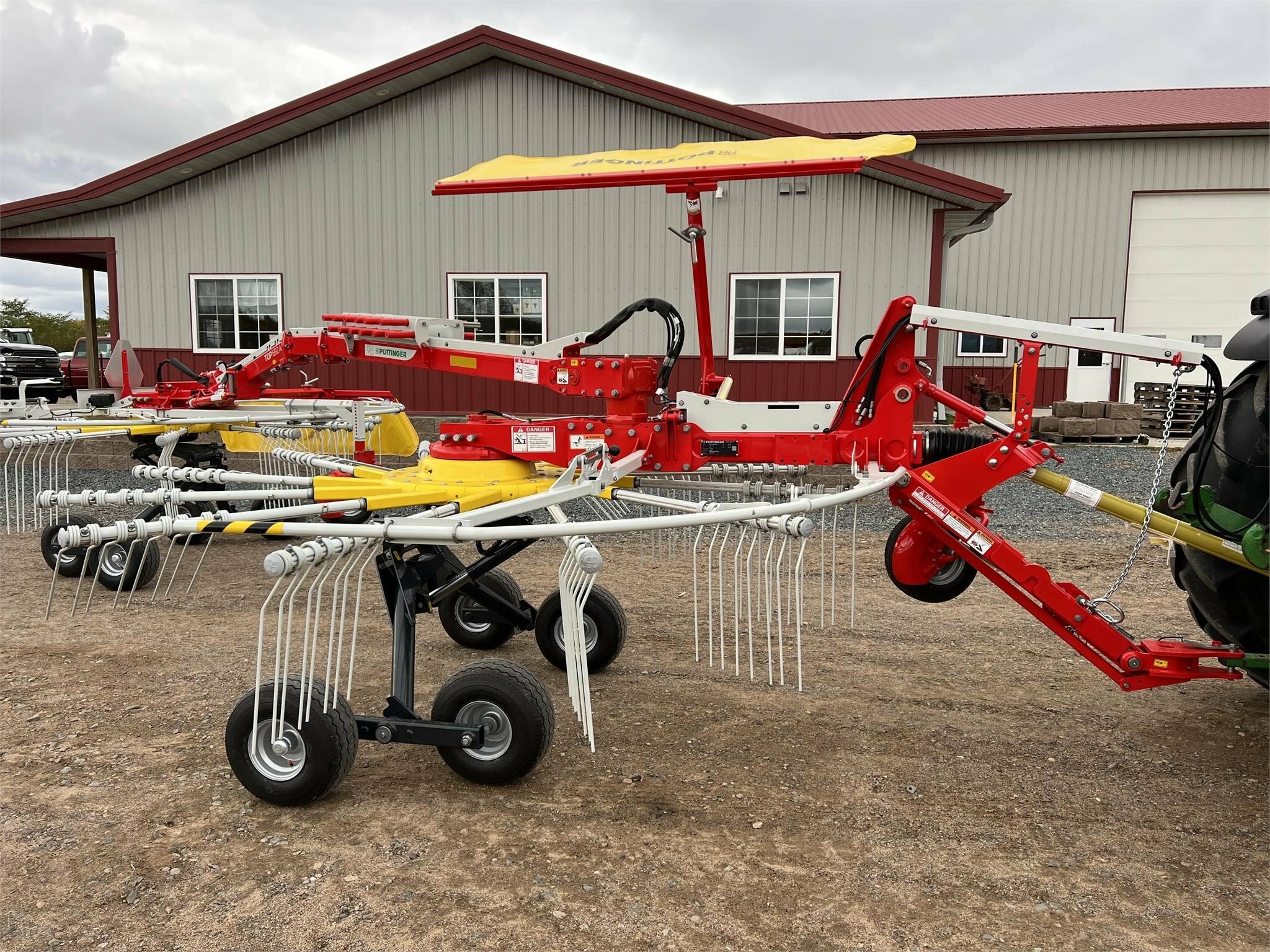 2025 Pottinger TOP 692A Rake