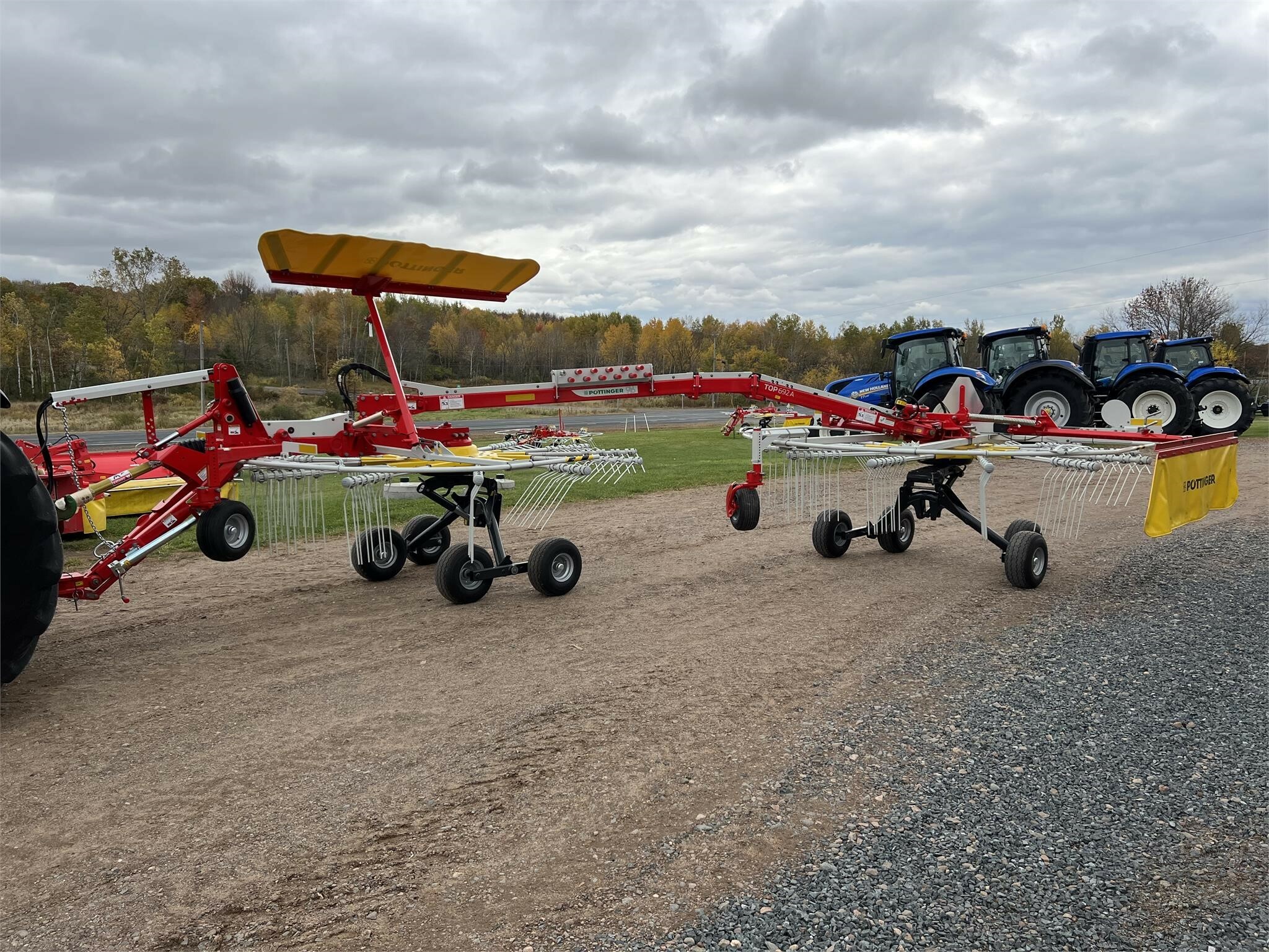 2025 Pottinger TOP 692A Rake