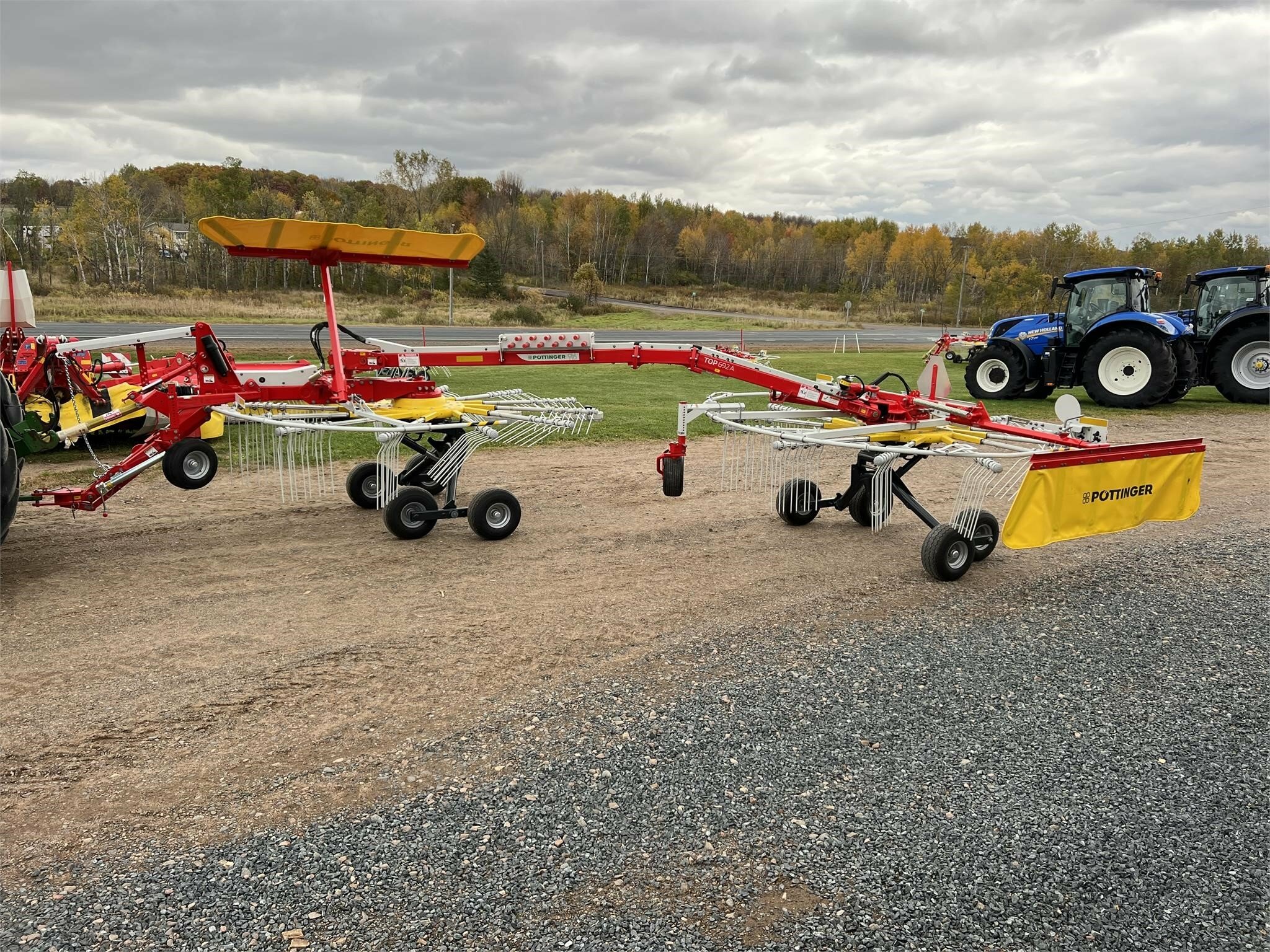 2025 Pottinger TOP 692A Rake