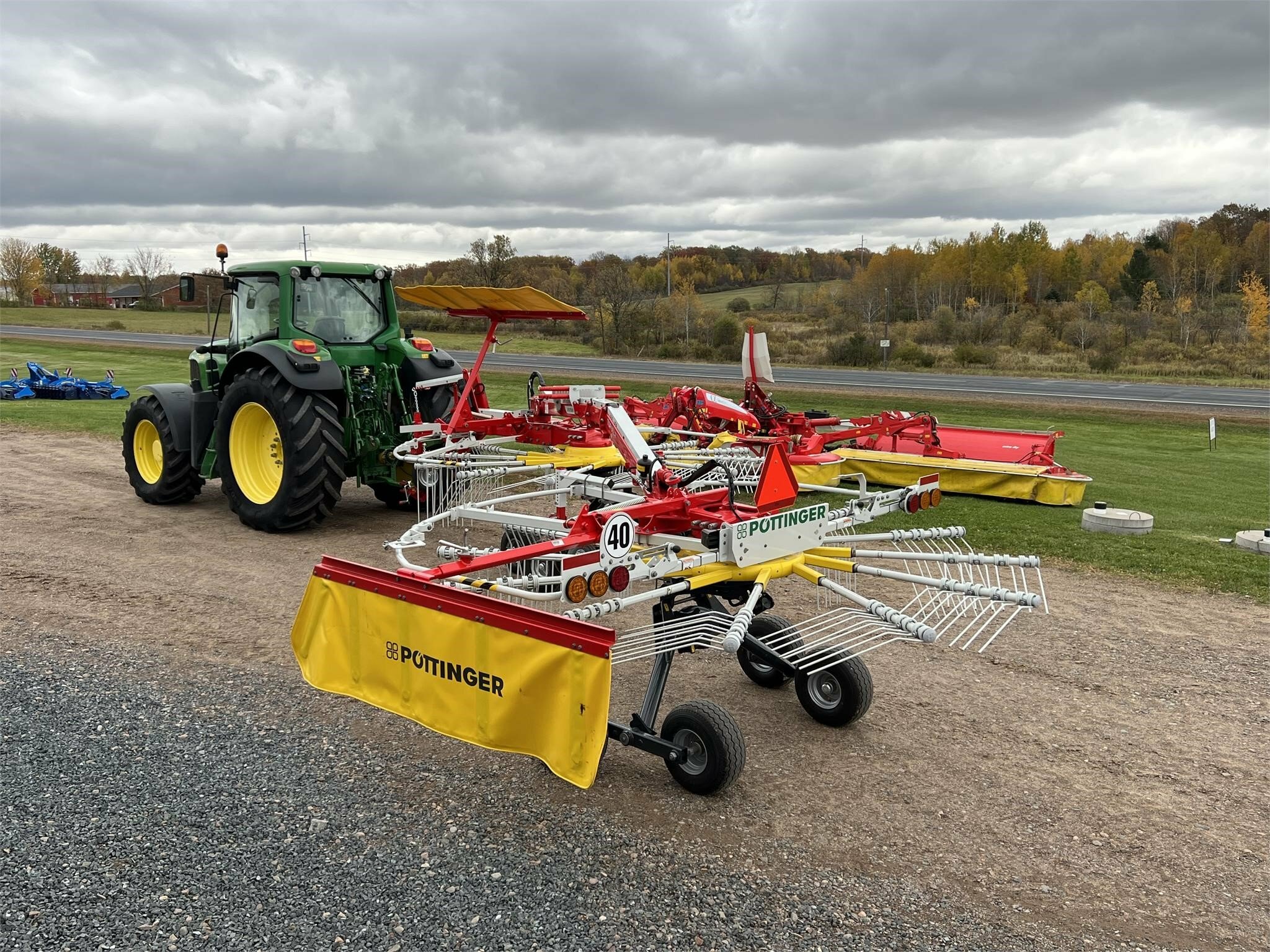 2025 Pottinger TOP 692A Rake