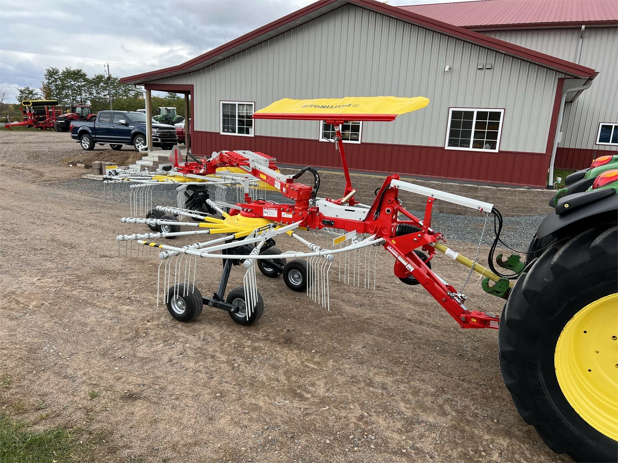 2025 Pottinger TOP 692A Rake